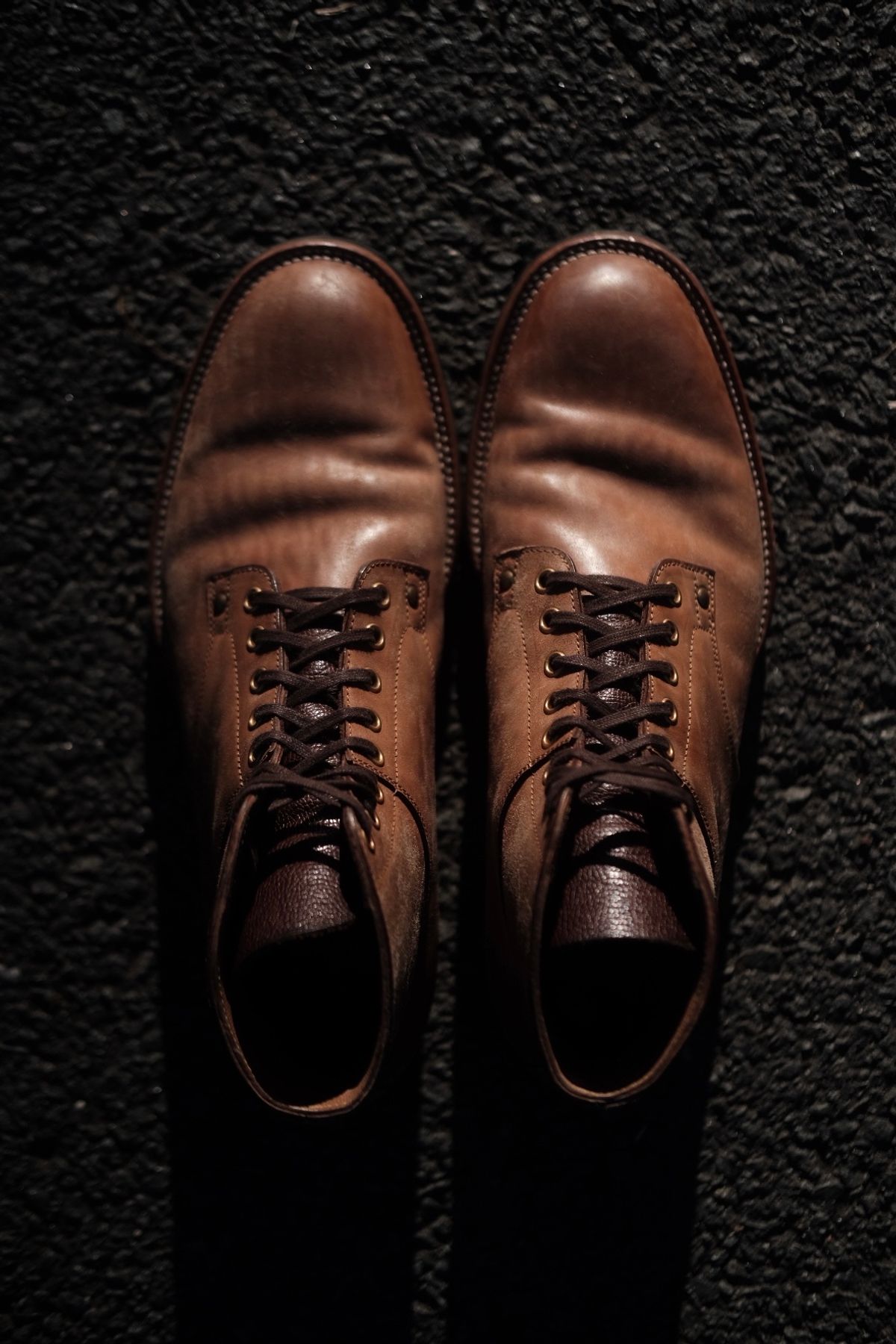 Photo by tichoblanco on February 5, 2024 of the Iron Boots x Østmo Type 1 in Maryam Natural Reverse Horsebutt.