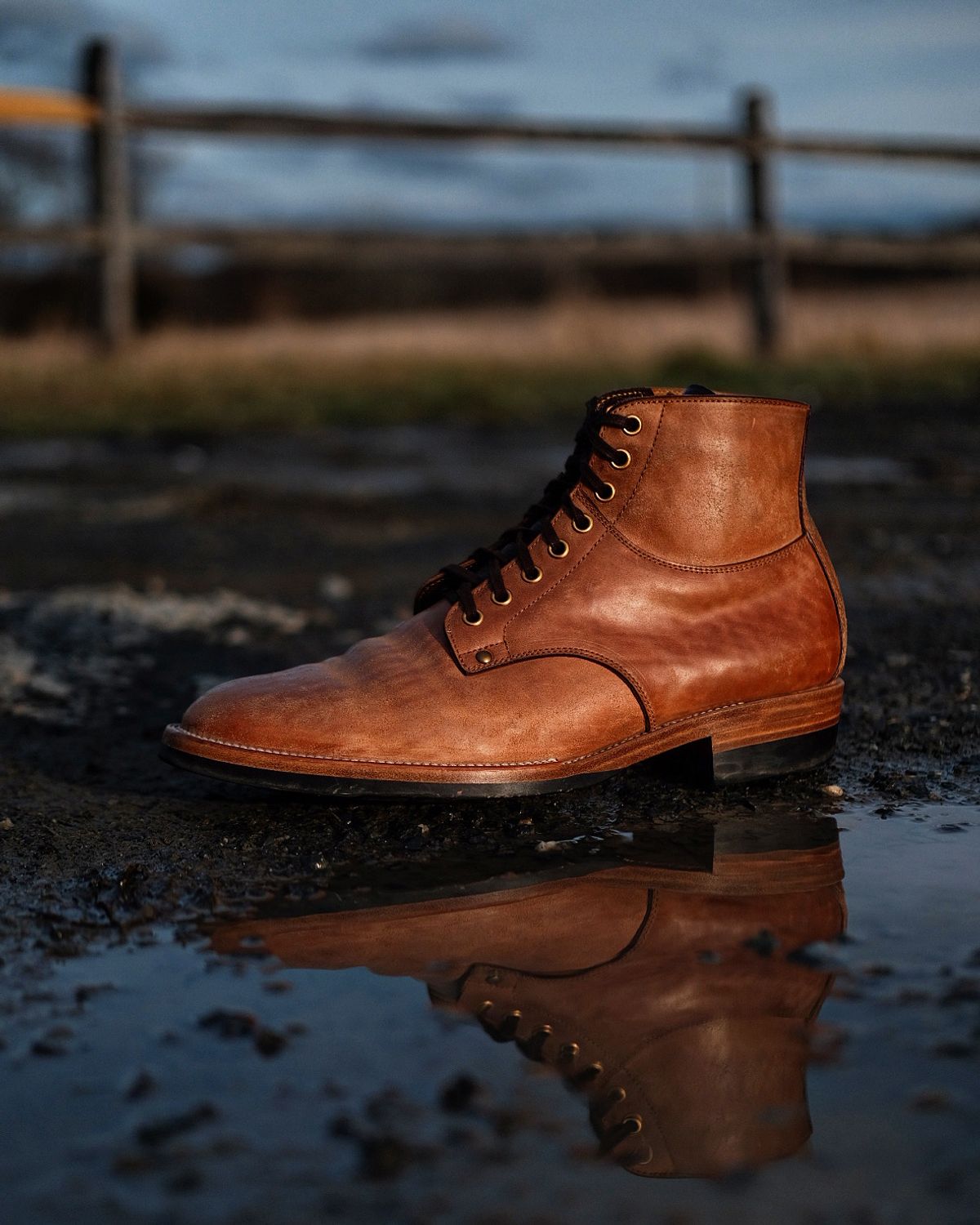 Photo by tichoblanco on March 4, 2024 of the Iron Boots x Østmo Type 1 in Maryam Natural Reverse Horsebutt.