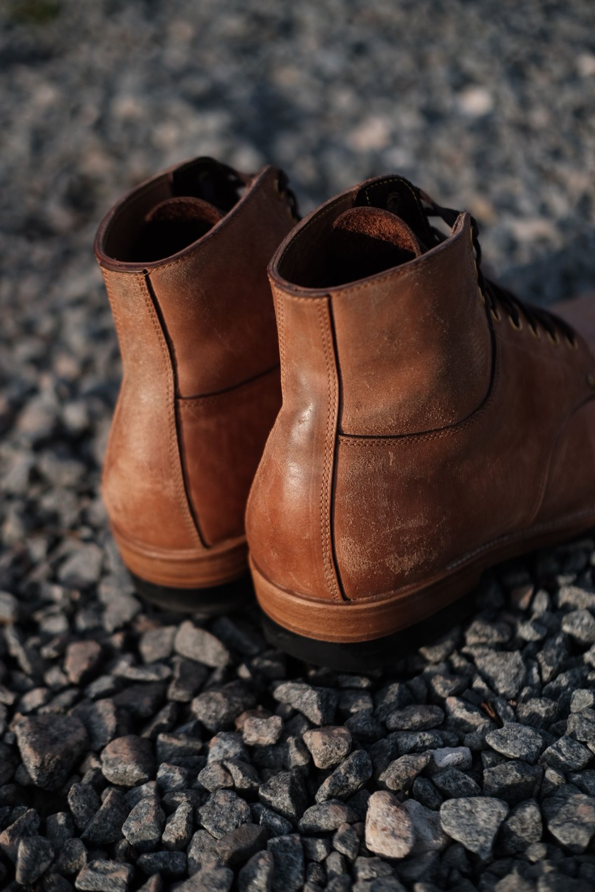 Photo by tichoblanco on March 4, 2024 of the Iron Boots x Østmo Type 1 in Maryam Natural Reverse Horsebutt.