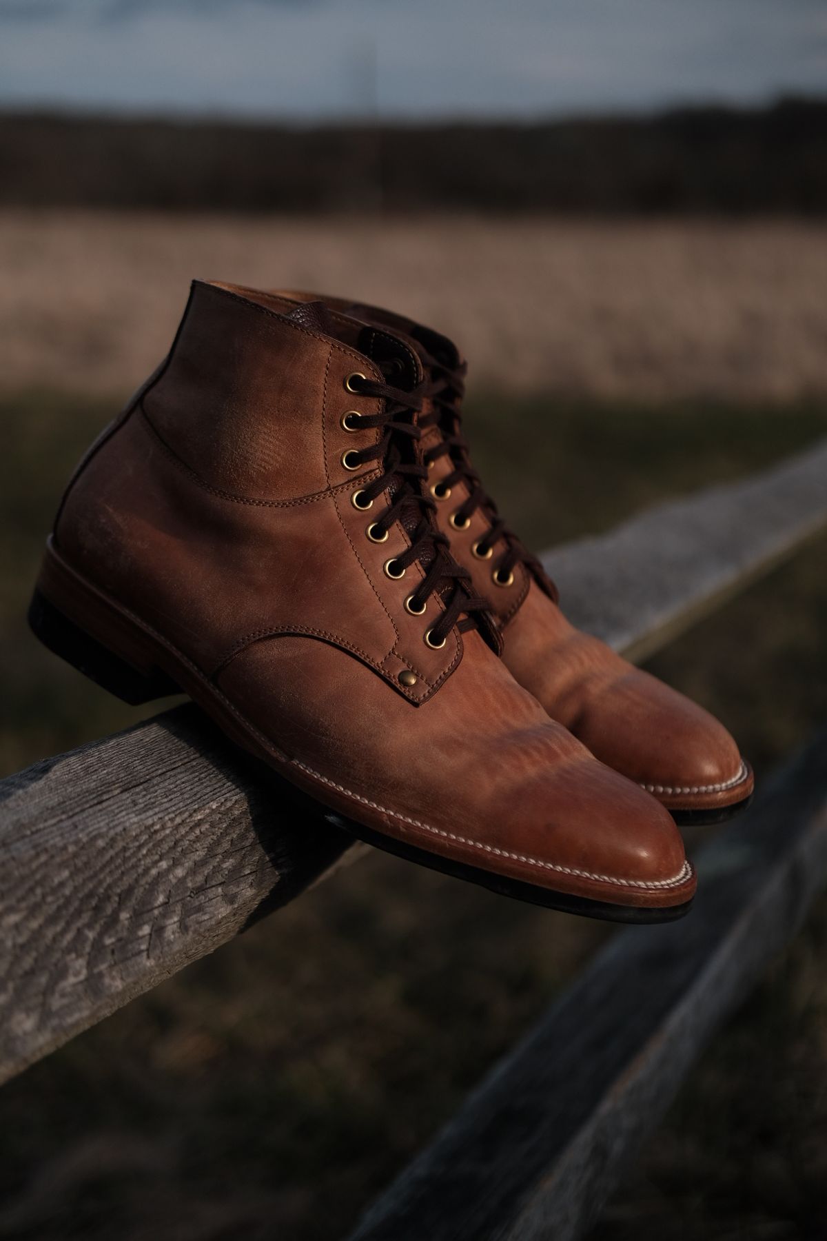 Photo by tichoblanco on March 4, 2024 of the Iron Boots x Østmo Type 1 in Maryam Natural Reverse Horsebutt.