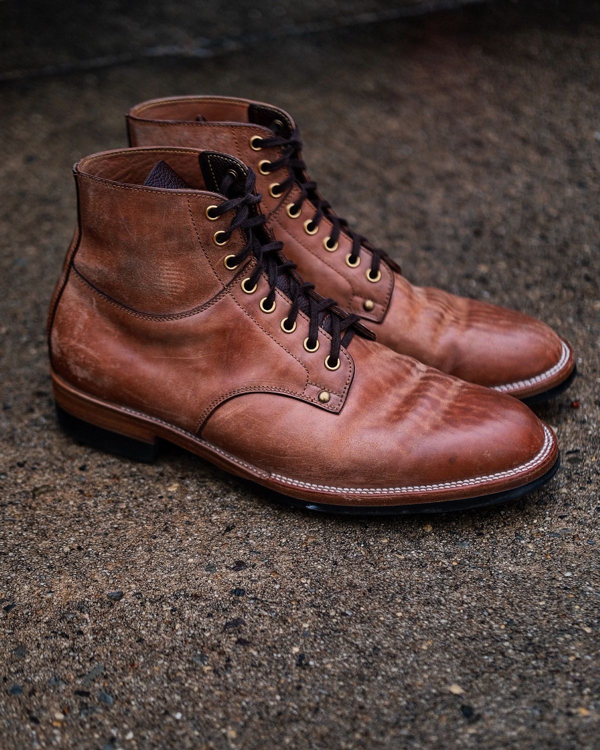 Photo by tichoblanco on April 4, 2024 of the Iron Boots x Østmo Type 1 in Maryam Natural Reverse Horsebutt.
