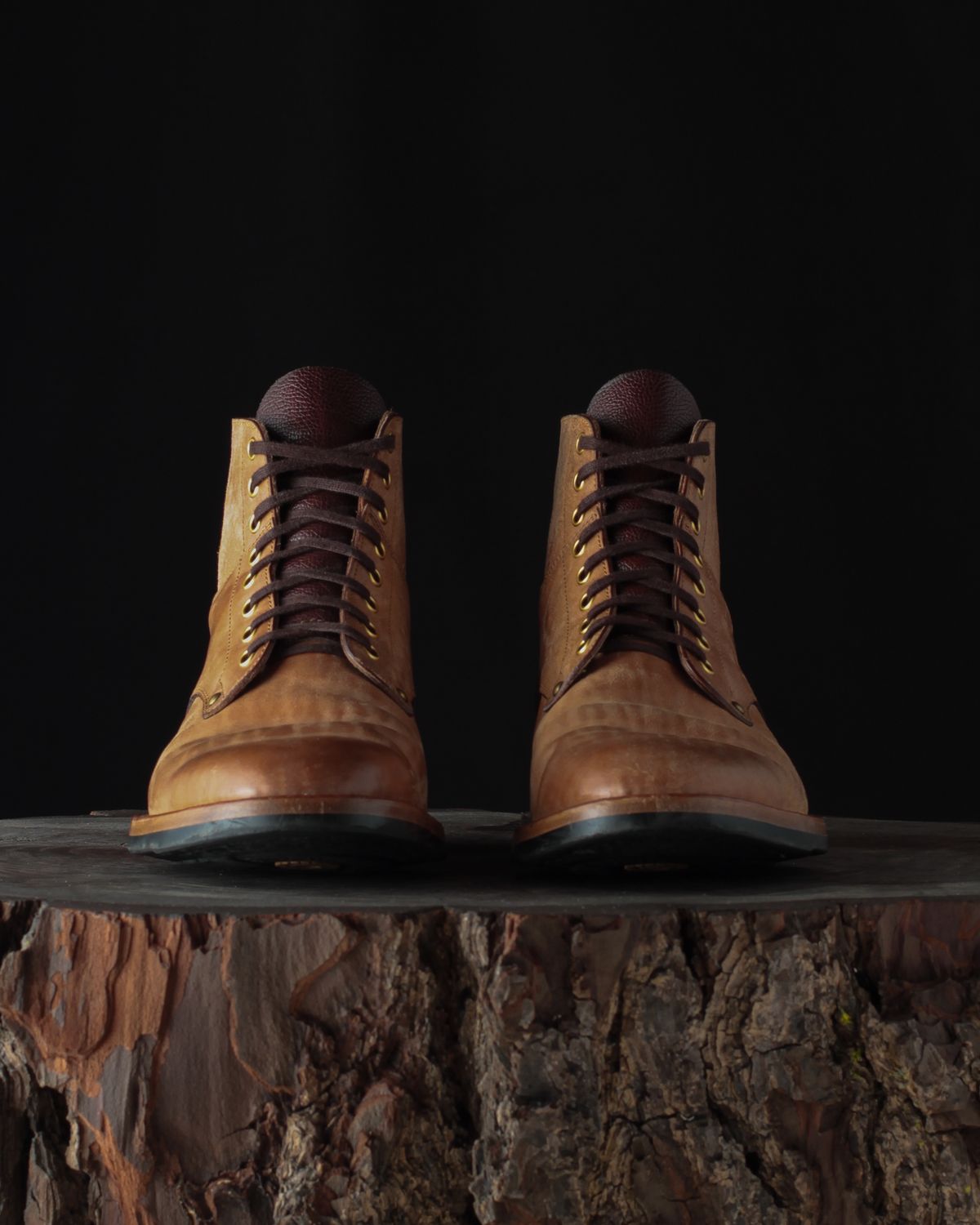 Photo by tichoblanco on April 4, 2024 of the Iron Boots x Østmo Type 1 in Maryam Natural Reverse Horsebutt.