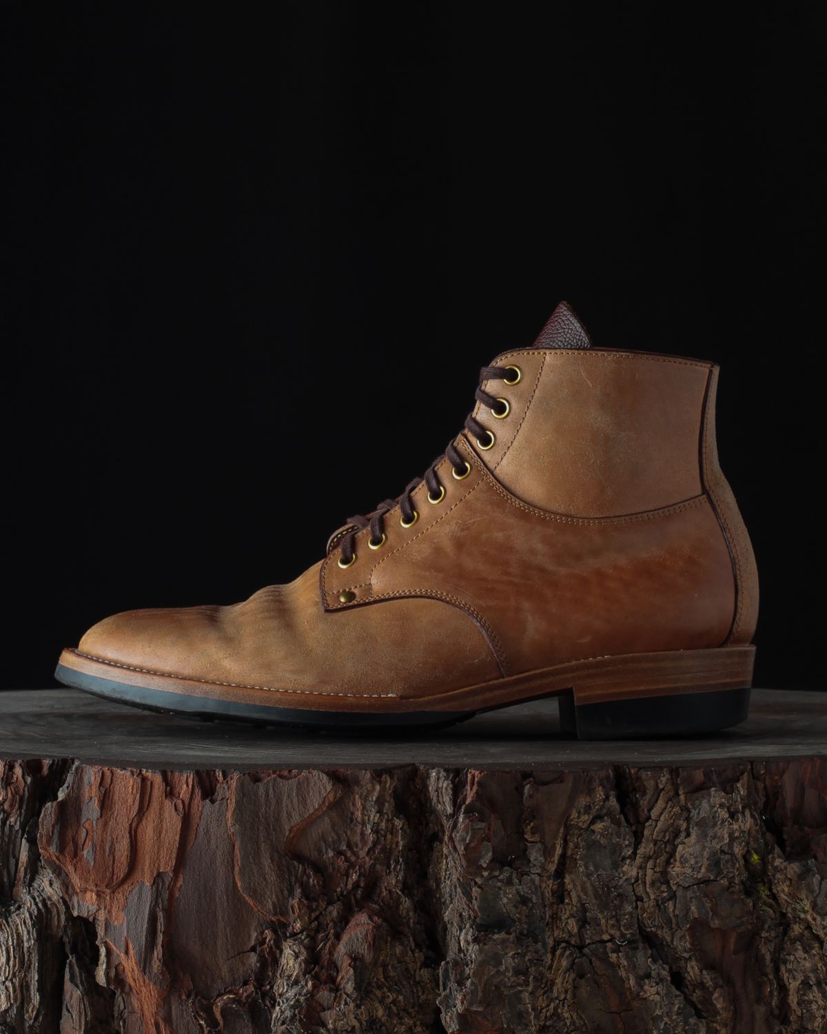 Photo by tichoblanco on April 4, 2024 of the Iron Boots x Østmo Type 1 in Maryam Natural Reverse Horsebutt.