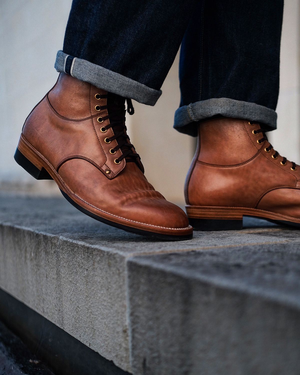 Photo by tichoblanco on November 1, 2023 of the Iron Boots x Østmo Type 1 in Maryam Natural Reverse Horsebutt.