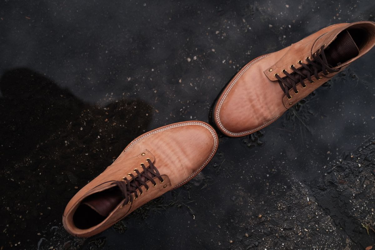Photo by tichoblanco on December 4, 2023 of the Iron Boots x Østmo Type 1 in Maryam Natural Reverse Horsebutt.