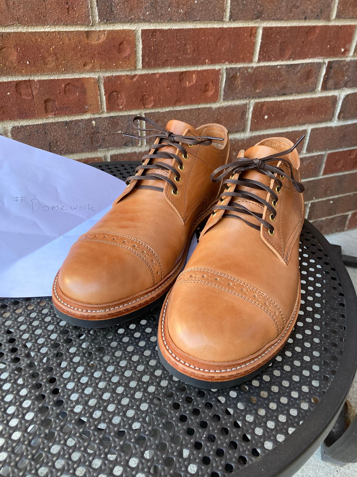 Photo by vibergjunkie01 on October 1, 2022 of the Oak Street Bootmakers Trench Oxford in Maryam Natural Horsebutt.