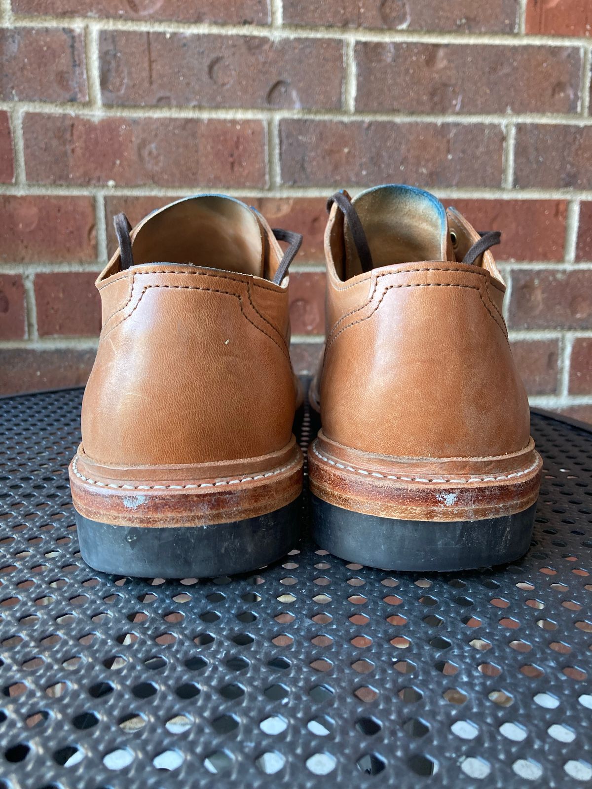 Photo by vibergjunkie01 on November 5, 2022 of the Oak Street Bootmakers Trench Oxford in Maryam Natural Horsebutt.