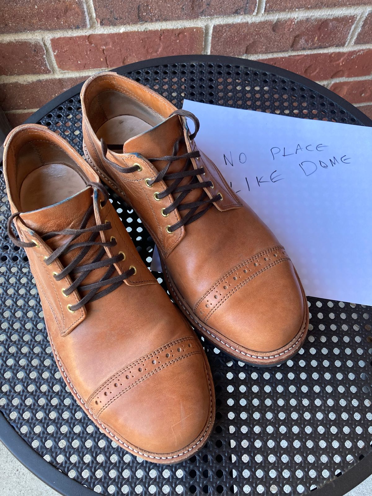 Photo by vibergjunkie01 on November 5, 2022 of the Oak Street Bootmakers Trench Oxford in Maryam Natural Horsebutt.