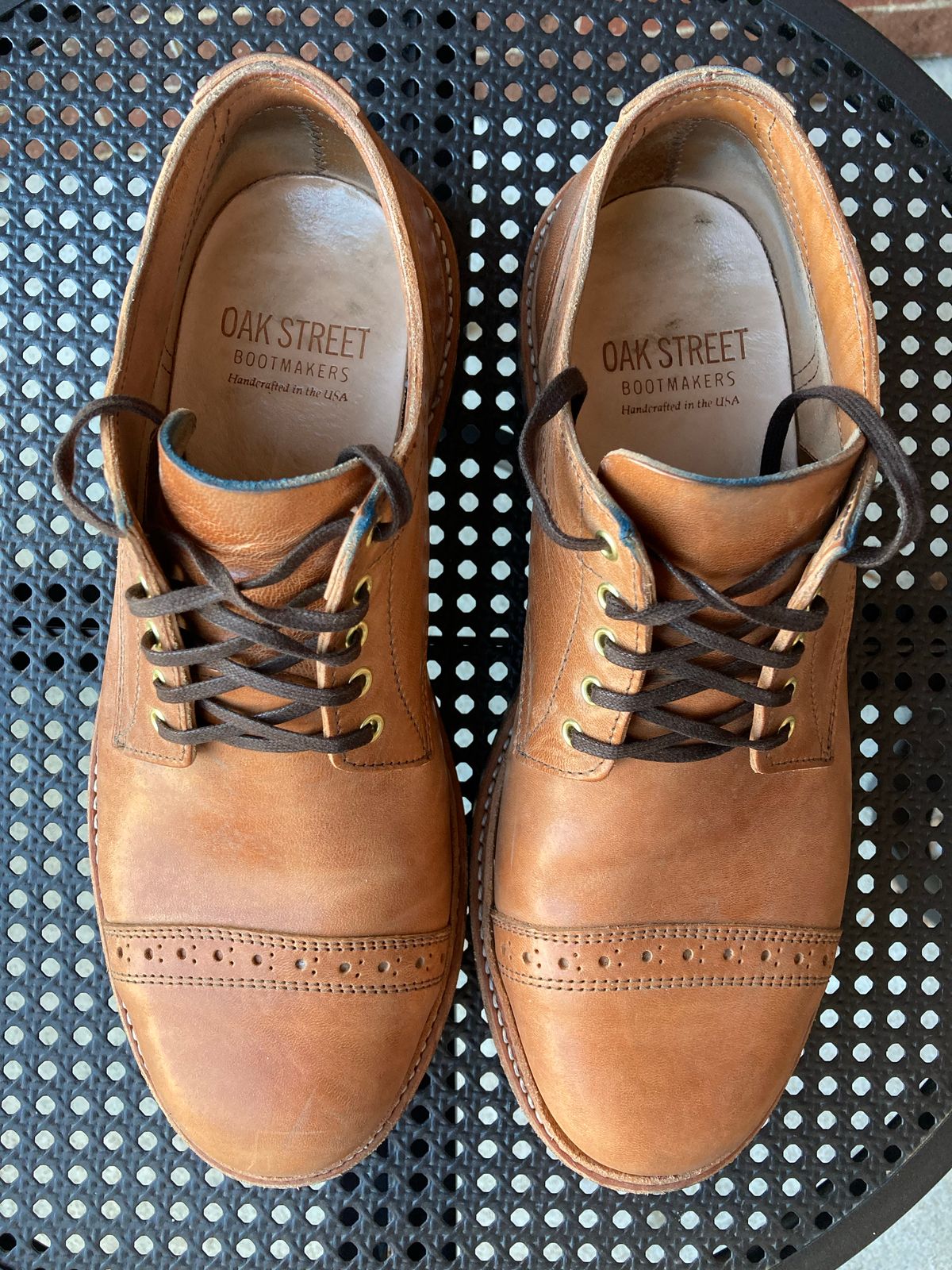 Photo by vibergjunkie01 on November 5, 2022 of the Oak Street Bootmakers Trench Oxford in Maryam Natural Horsebutt.