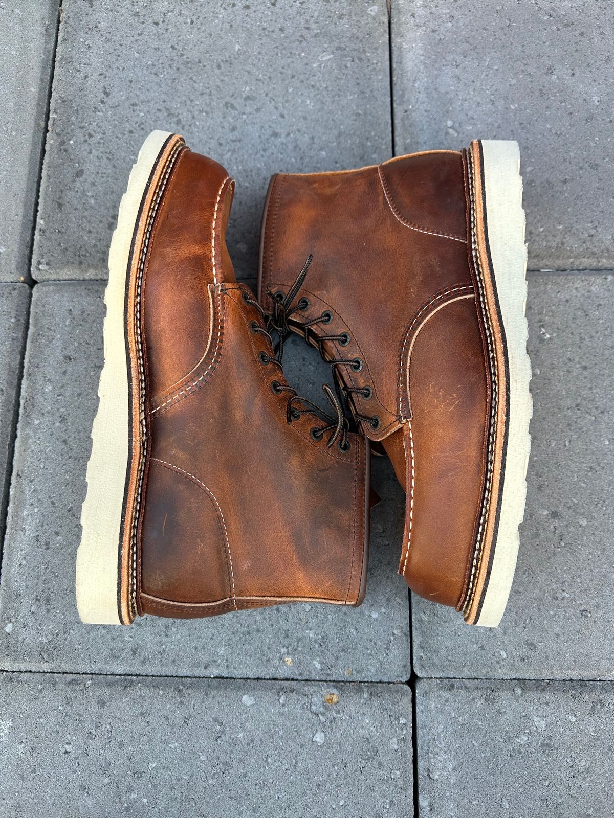 Photo by scratch.awl on October 1, 2023 of the Red Wing 6-Inch Classic Moc in S.B. Foot Copper Rough and Tough.