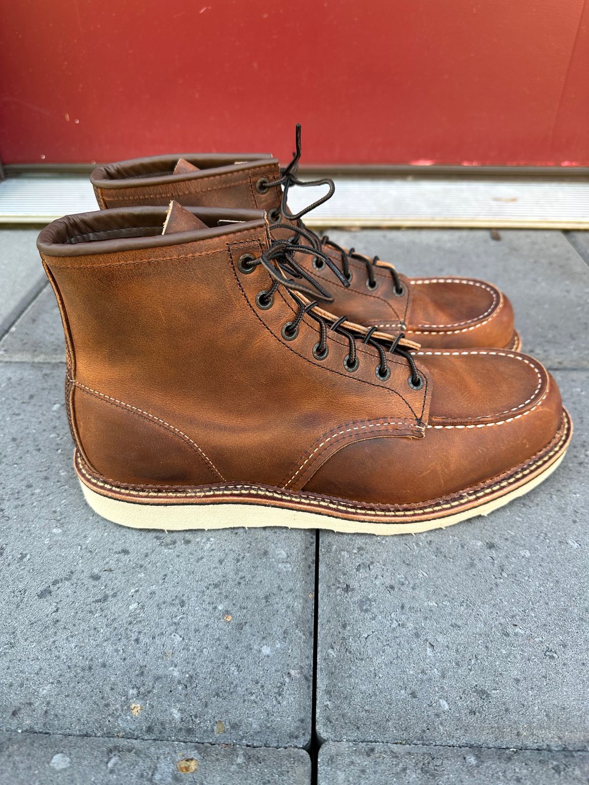 Photo by scratch.awl on October 1, 2023 of the Red Wing 6-Inch Classic Moc in S.B. Foot Copper Rough and Tough.