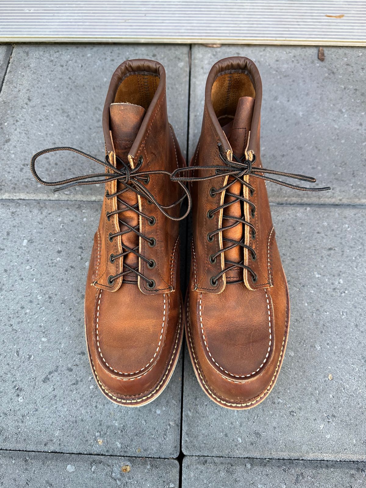 Photo by scratch.awl on October 1, 2023 of the Red Wing 6-Inch Classic Moc in S.B. Foot Copper Rough and Tough.