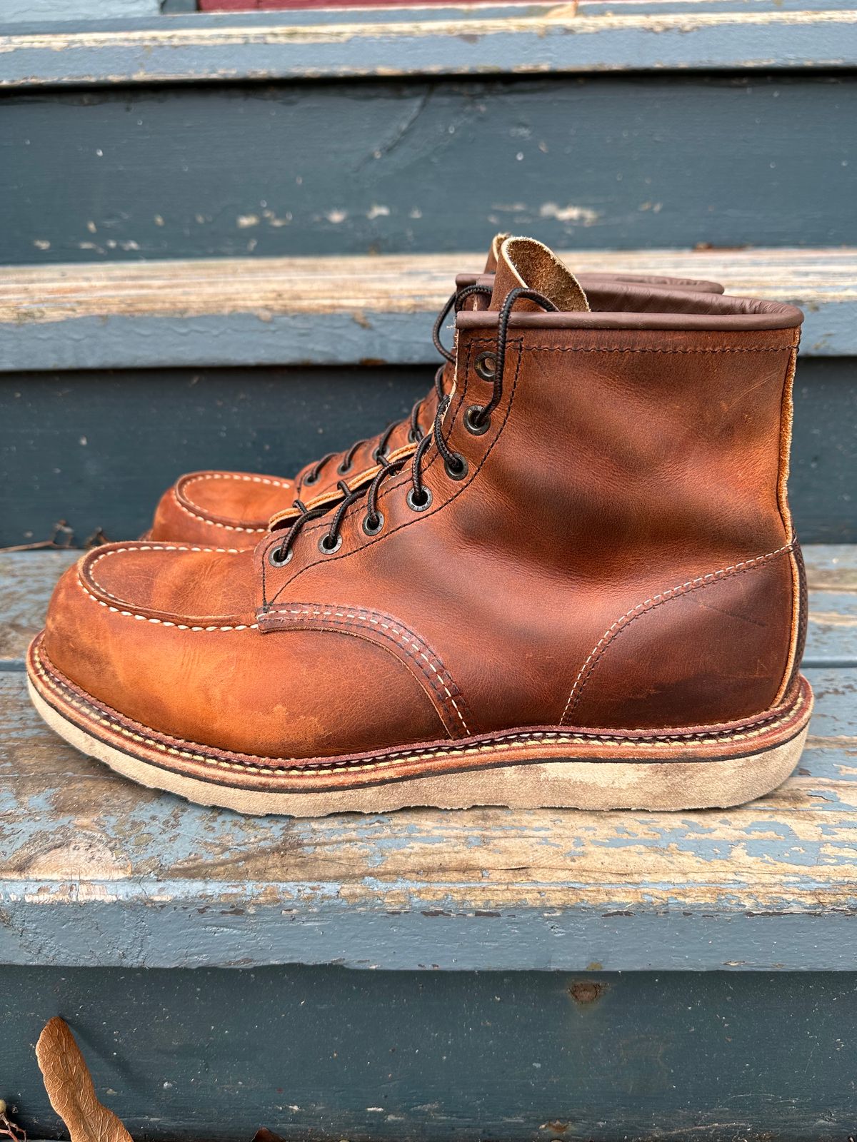 Photo by scratch.awl on November 3, 2023 of the Red Wing 6-Inch Classic Moc in S.B. Foot Copper Rough and Tough.
