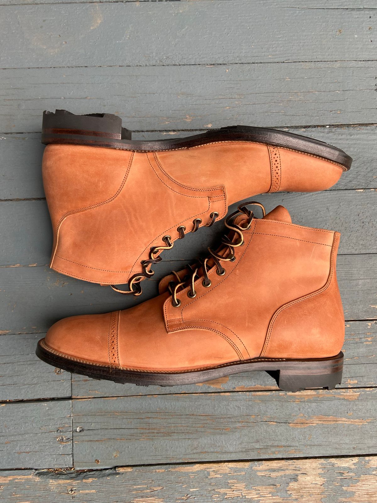 Photo by scratch.awl on October 1, 2022 of the Viberg Service Boot BCT in Maryam Used Cuoio Vitello Calf.