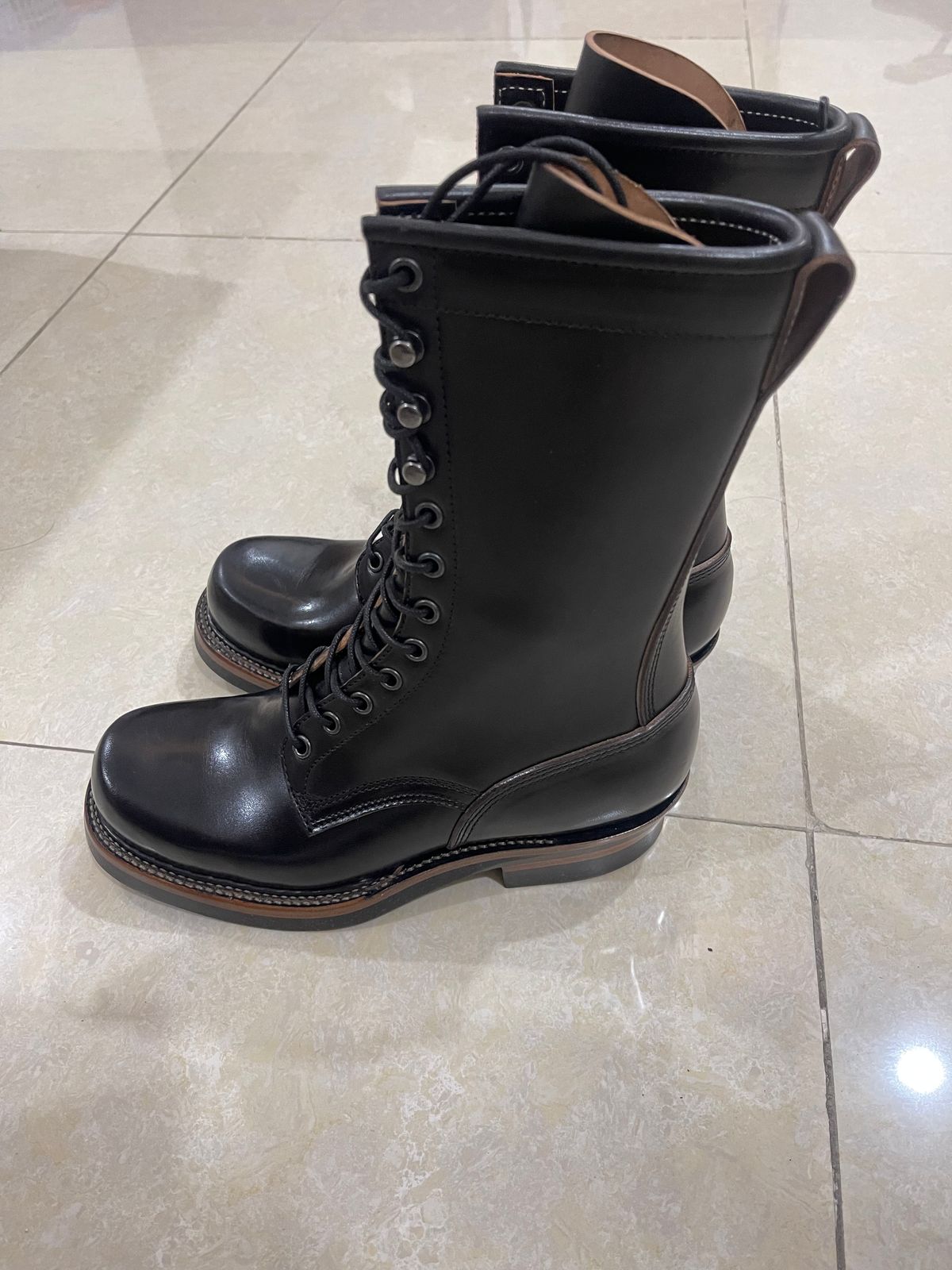 Photo by Vinh on November 2, 2023 of the Quan Shoemaker Unknown Model in Maryam Black Horsebutt.