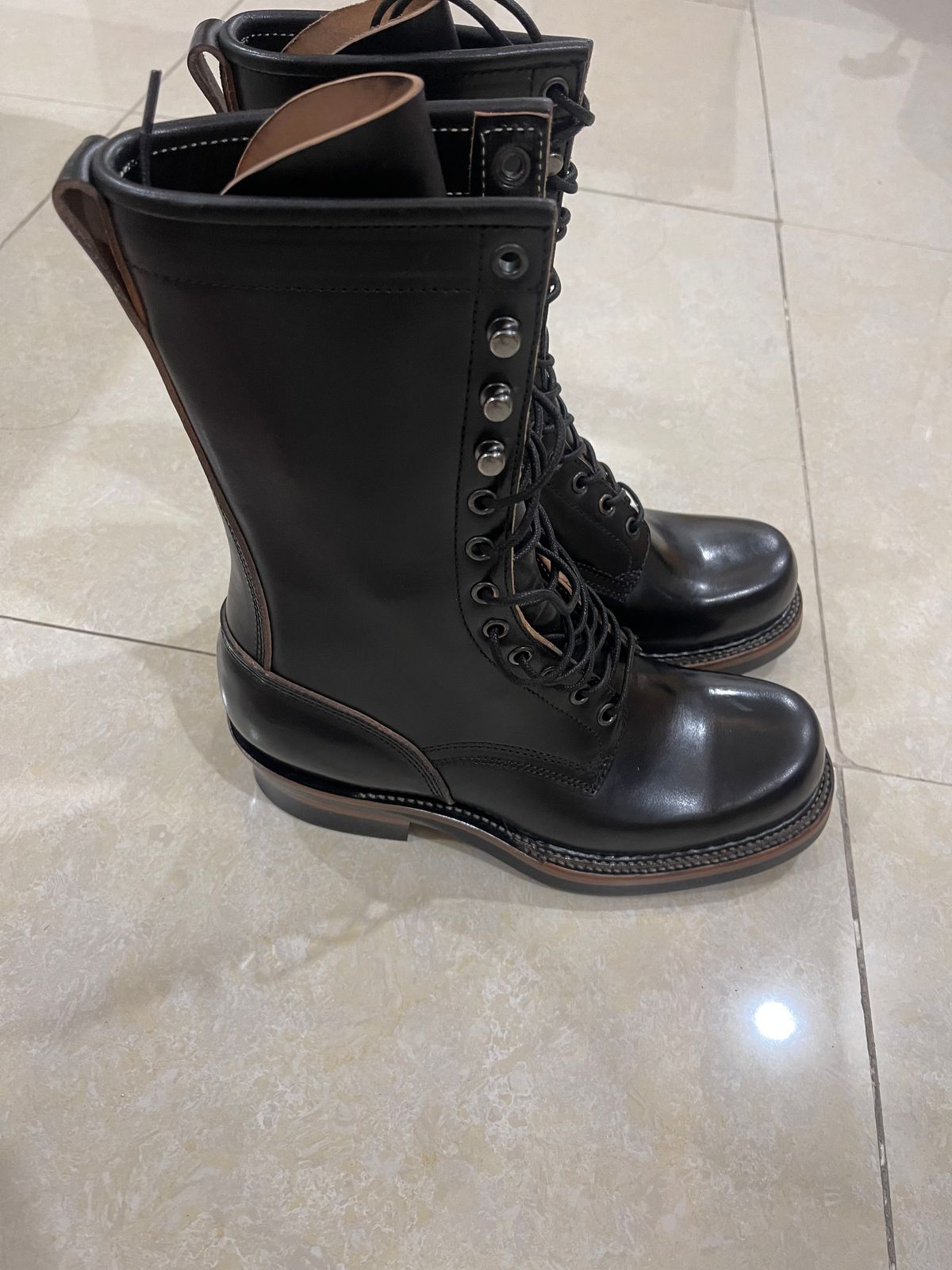 Photo by Vinh on November 2, 2023 of the Quan Shoemaker Unknown Model in Maryam Black Horsebutt.
