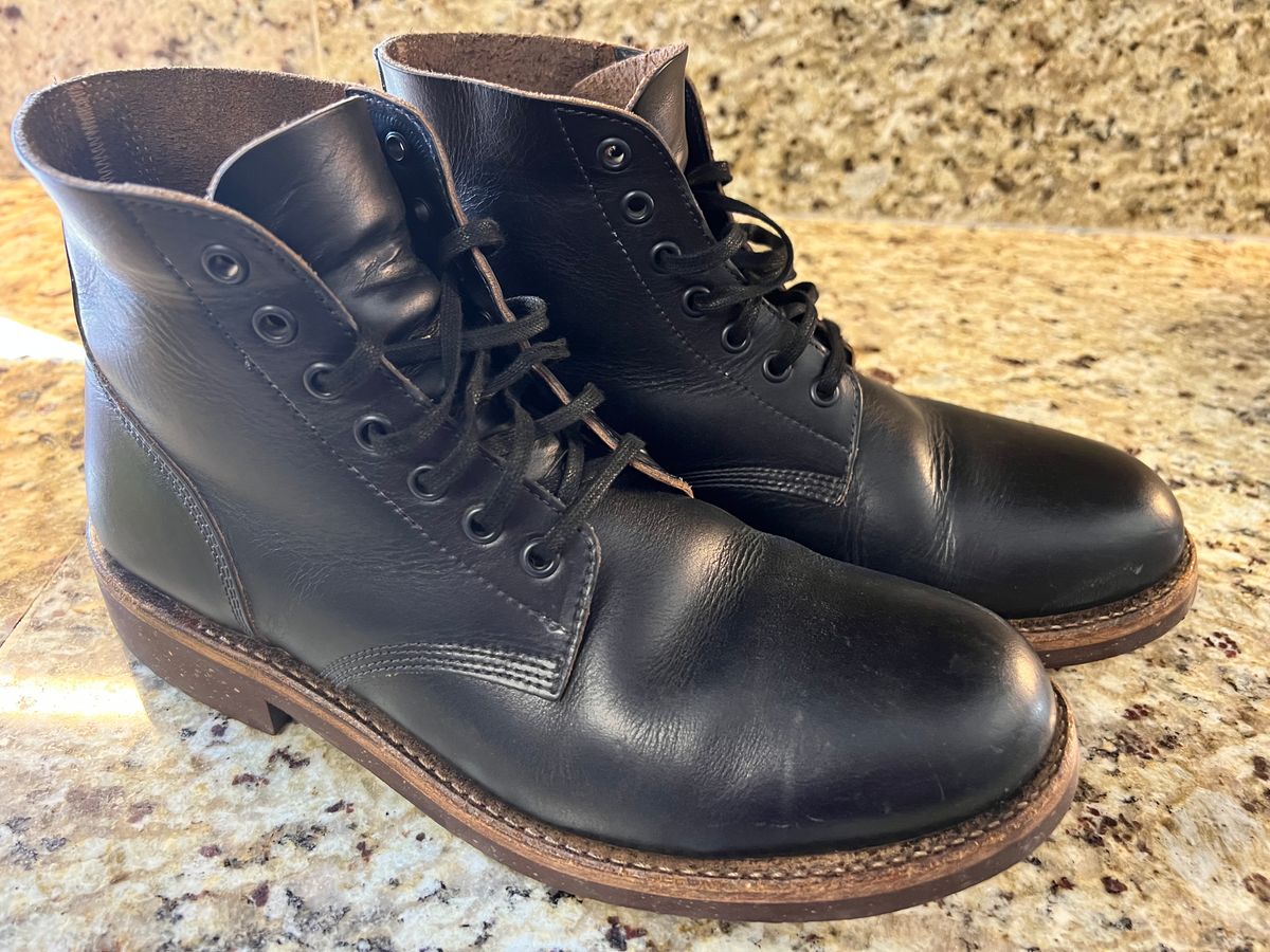 Photo by CayennePepper on November 16, 2023 of the Oak Street Bootmakers Field Boot in Horween Black Chromexcel.