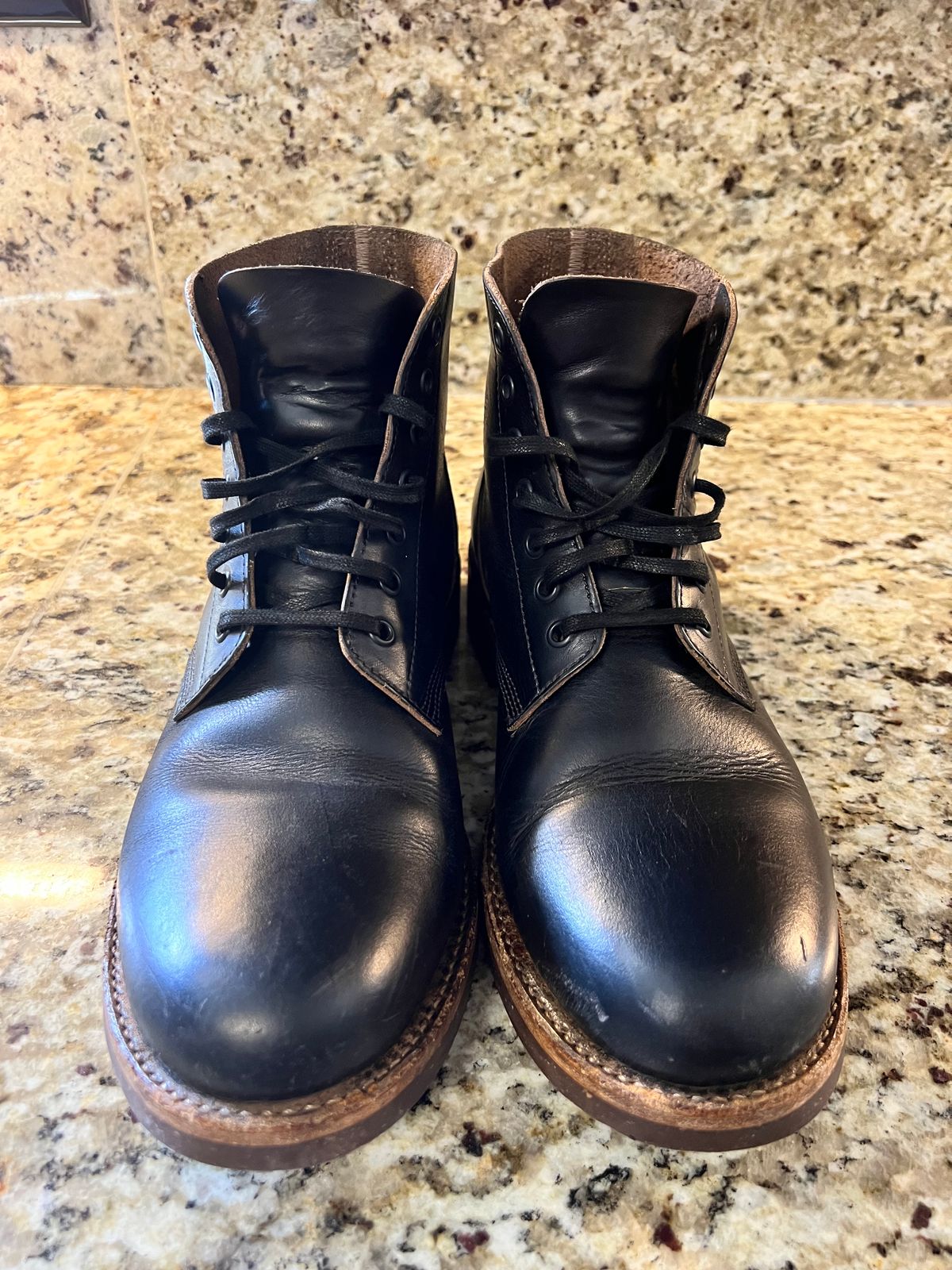 Photo by CayennePepper on November 16, 2023 of the Oak Street Bootmakers Field Boot in Horween Black Chromexcel.