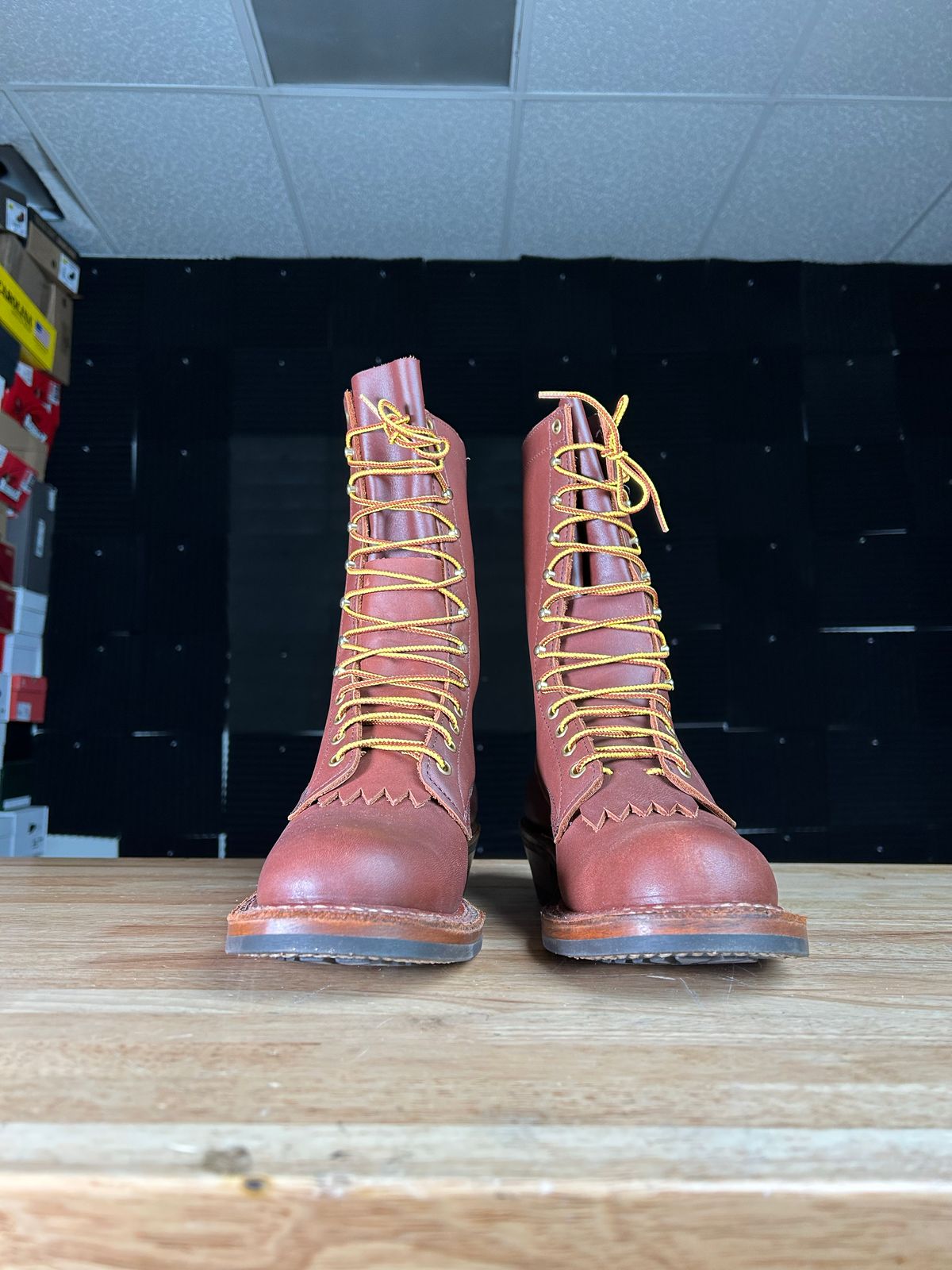 Photo by samuelthewavy on November 4, 2022 of the White's x Rose Anvil Drifter in Seidel Red Dog Oil Tan.