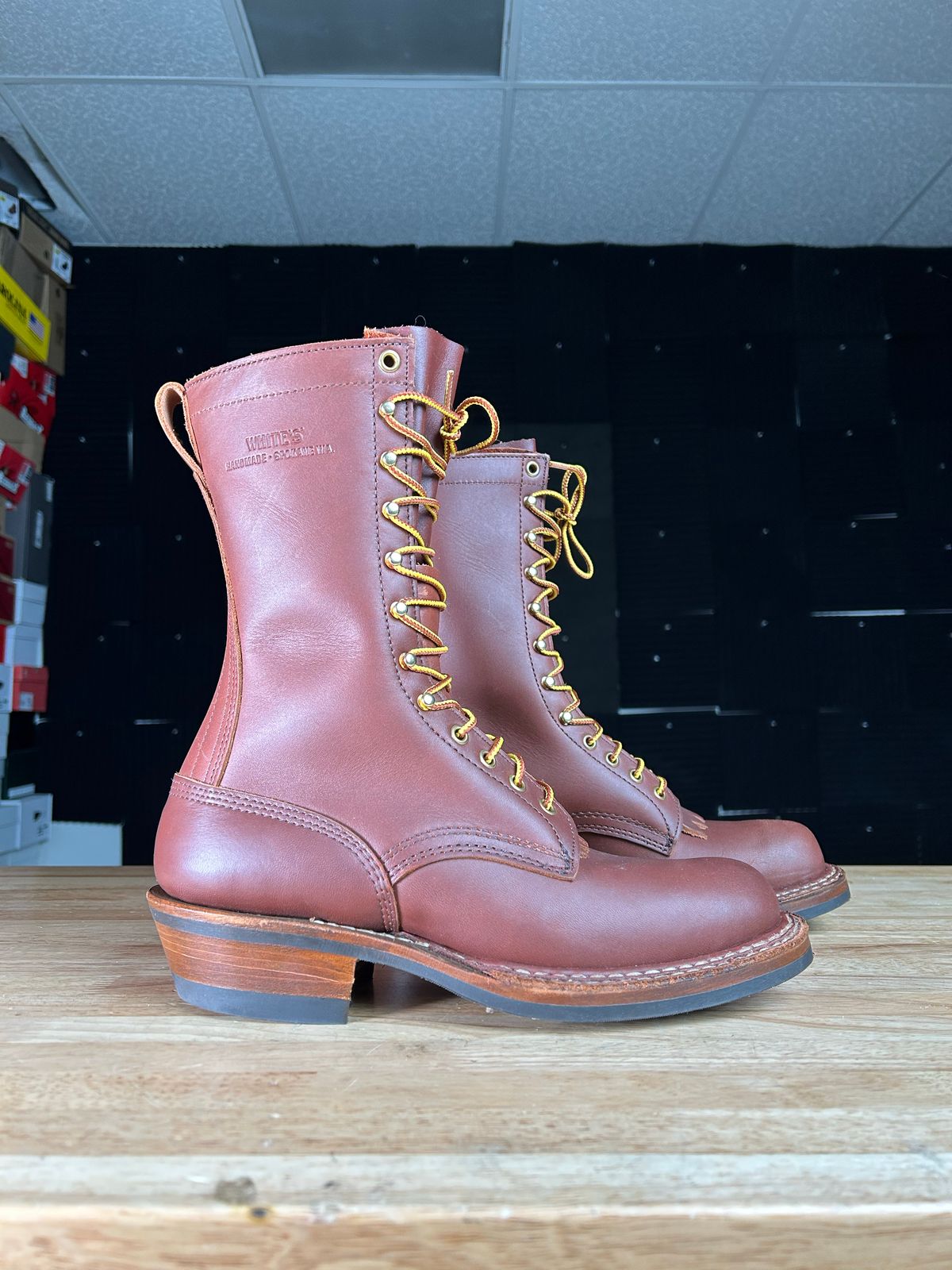 Photo by samuelthewavy on November 4, 2022 of the White's x Rose Anvil Drifter in Seidel Red Dog Oil Tan.
