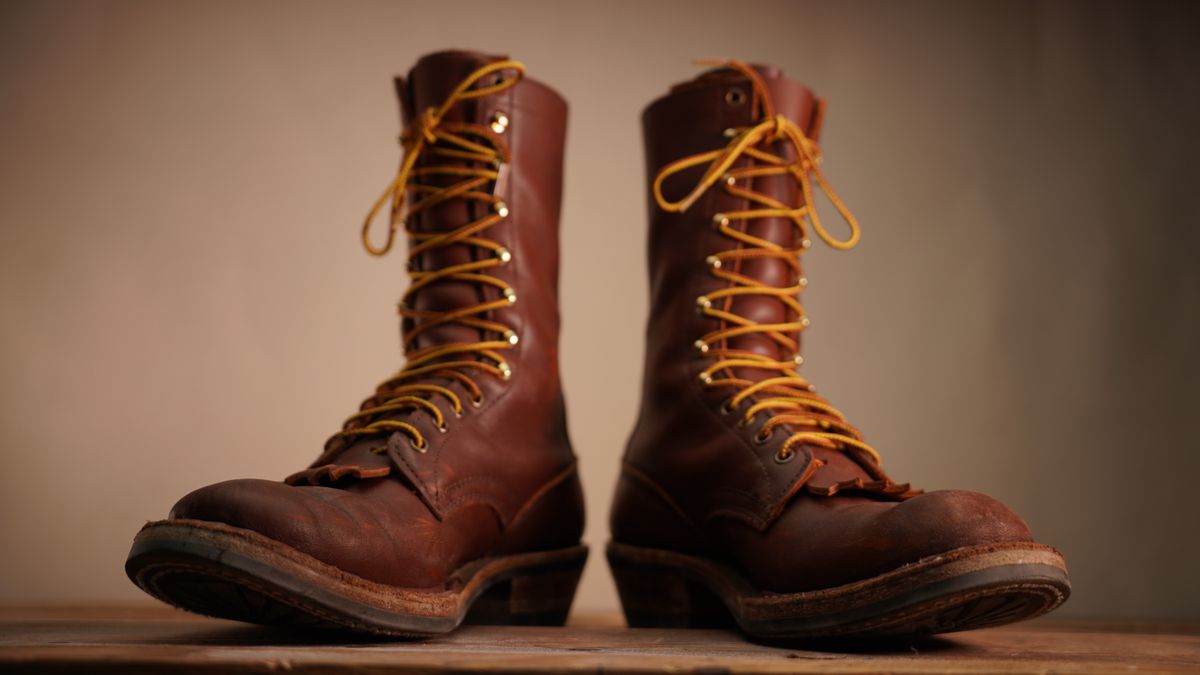 Photo by samuelthewavy on February 5, 2023 of the White's x Rose Anvil Drifter in Seidel Red Dog Oil Tan.