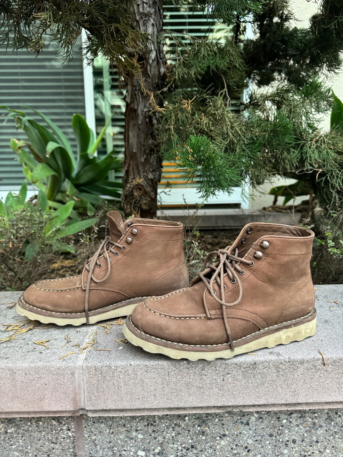 Photo by jarmul22 on January 5, 2024 of the Thursday Diplomat in Pebble WeatherSafe Nubuck.