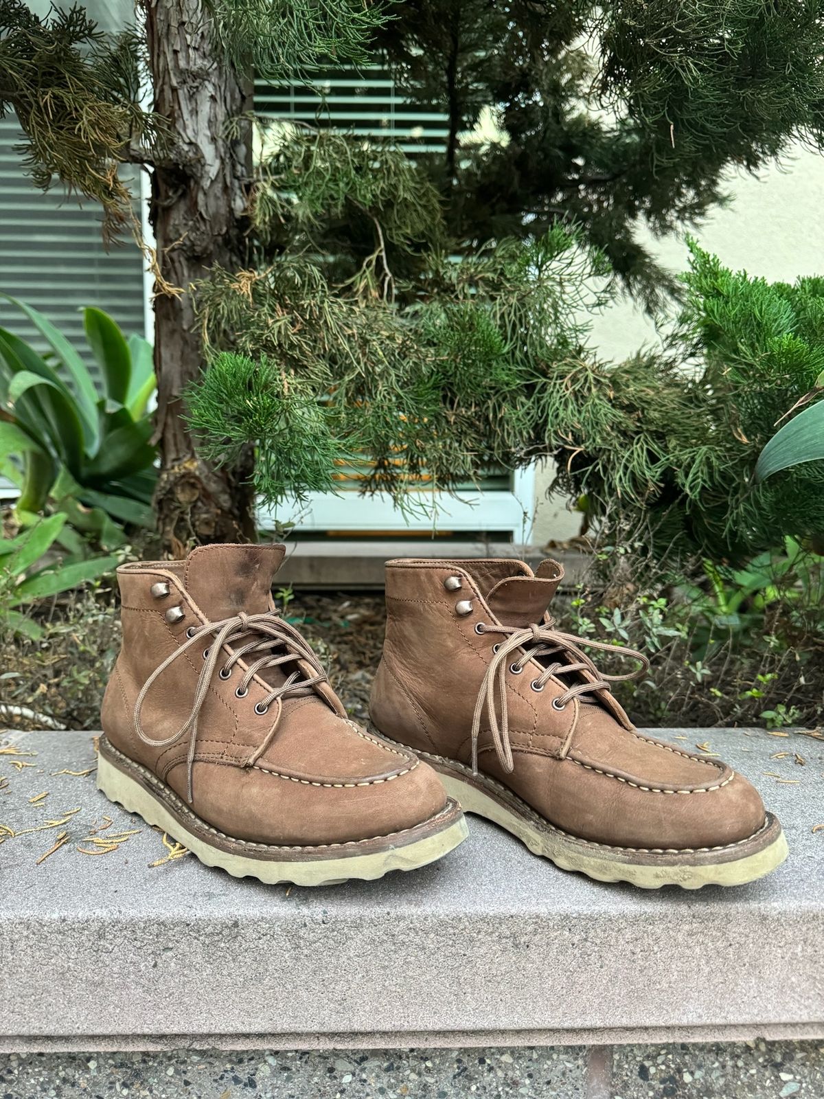 Photo by jarmul22 on January 5, 2024 of the Thursday Diplomat in Pebble WeatherSafe Nubuck.