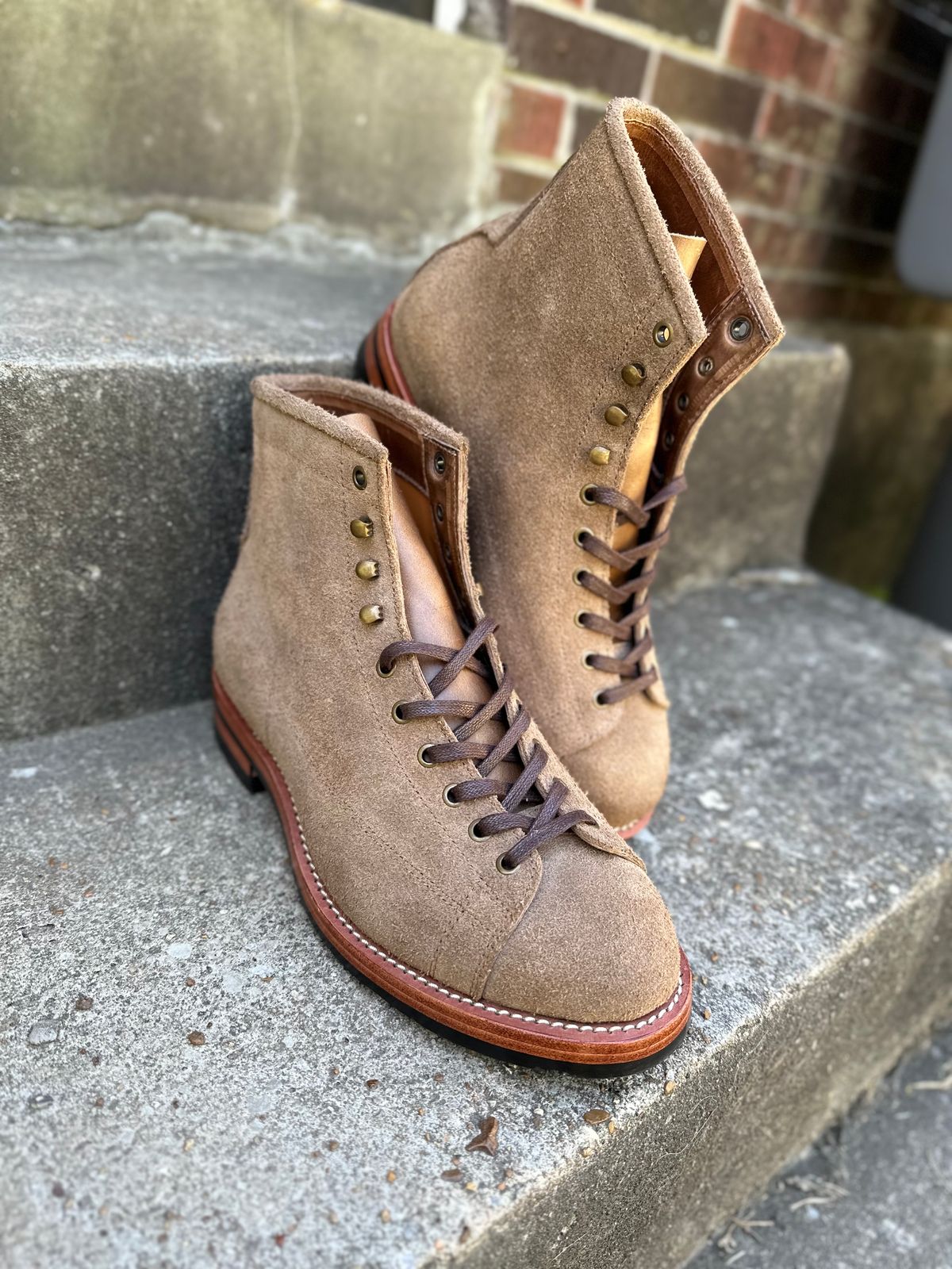 Photo by heef on October 1, 2022 of the Jakkrabbits Monkey Boot in Horween Natural Chromexcel Roughout.