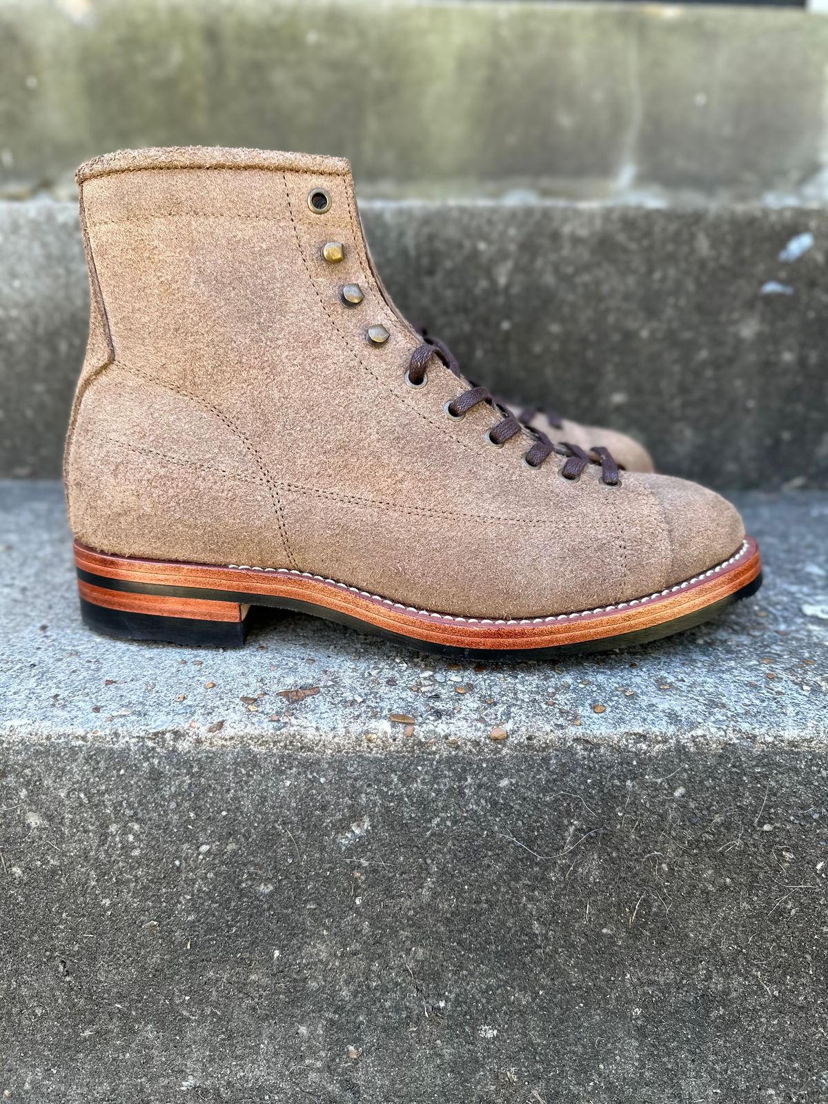 Photo by heef on October 1, 2022 of the Jakkrabbits Monkey Boot in Horween Natural Chromexcel Roughout.