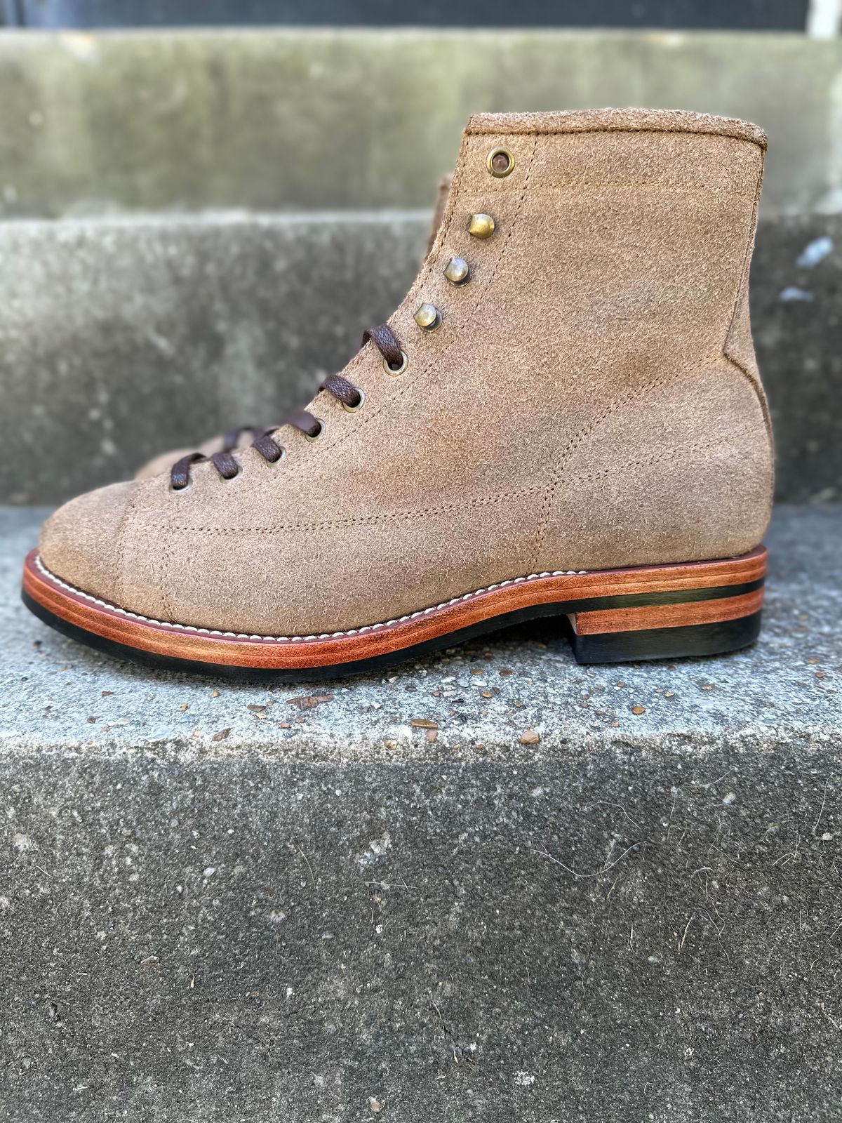 Photo by heef on October 1, 2022 of the Jakkrabbits Monkey Boot in Horween Natural Chromexcel Roughout.