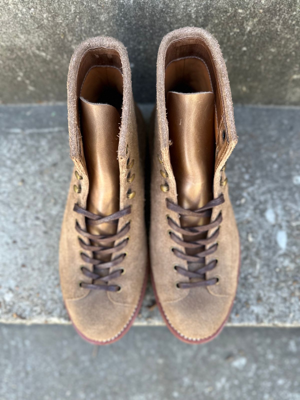 Photo by heef on October 1, 2022 of the Jakkrabbits Monkey Boot in Horween Natural Chromexcel Roughout.