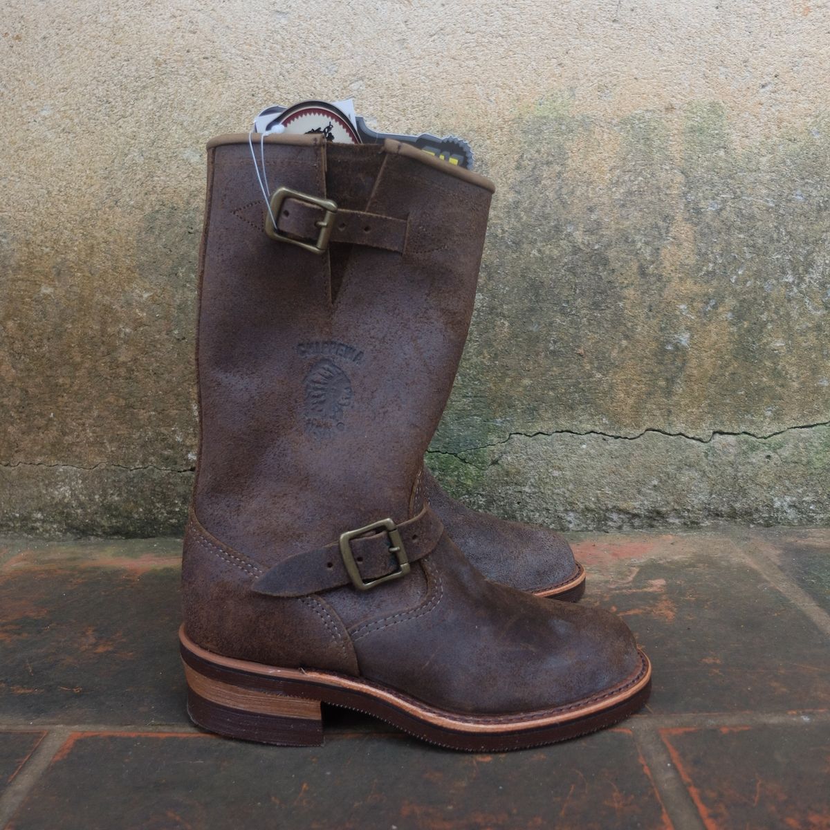 Photo by hanho on October 5, 2023 of the Chippewa 11" Engineer Boot in brown rough out.