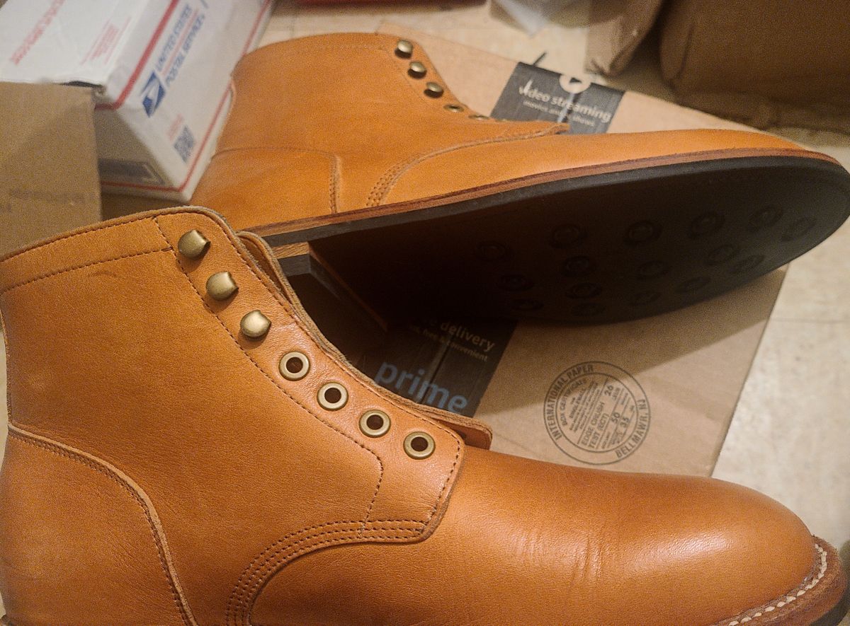 Photo by False.Idle.Warship on November 5, 2023 of the Grant Stone Diesel Boot in Horween Tan Essex.