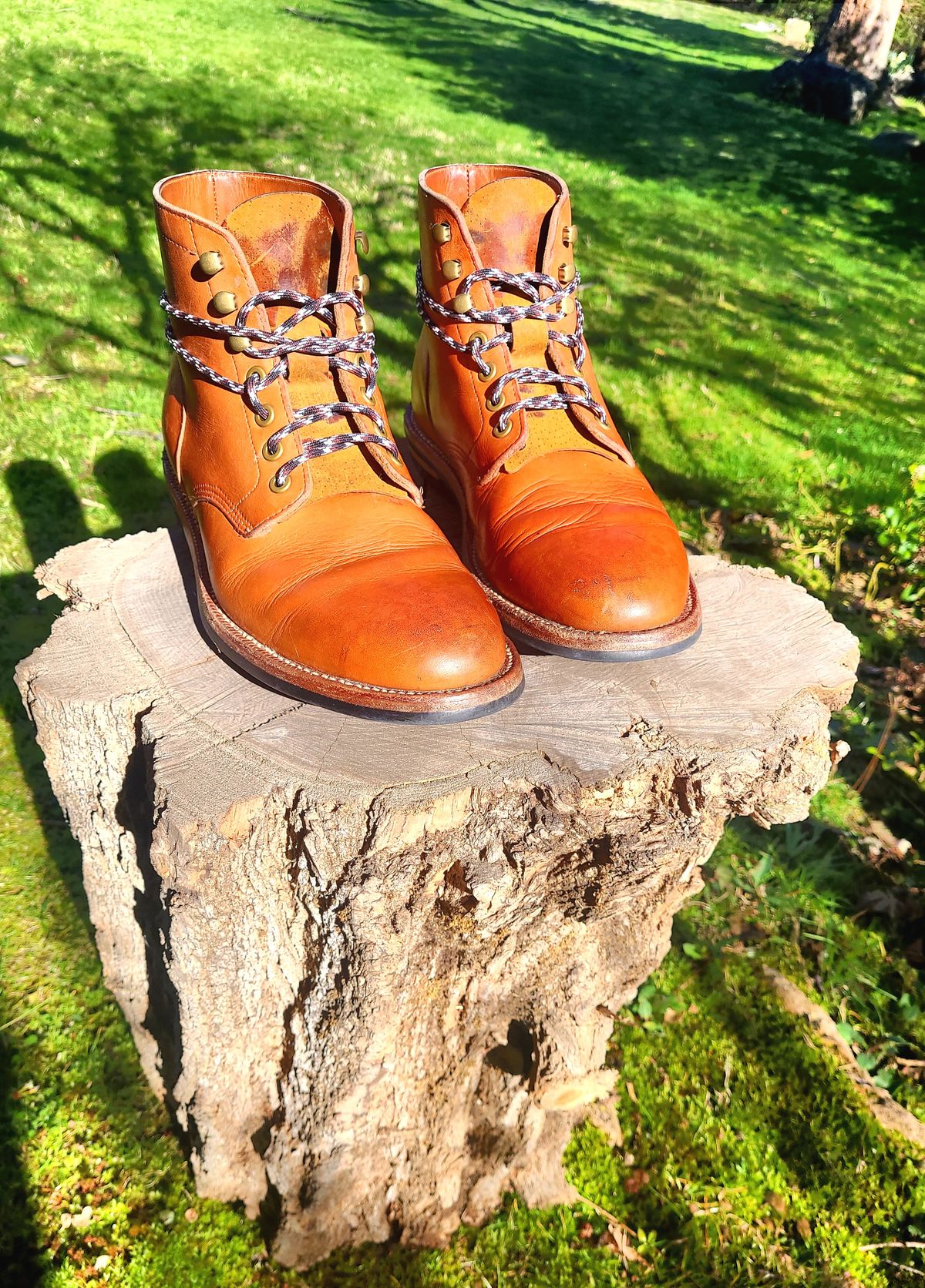 Photo by False.Idle.Warship on April 4, 2024 of the Grant Stone Diesel Boot in Horween Tan Essex.