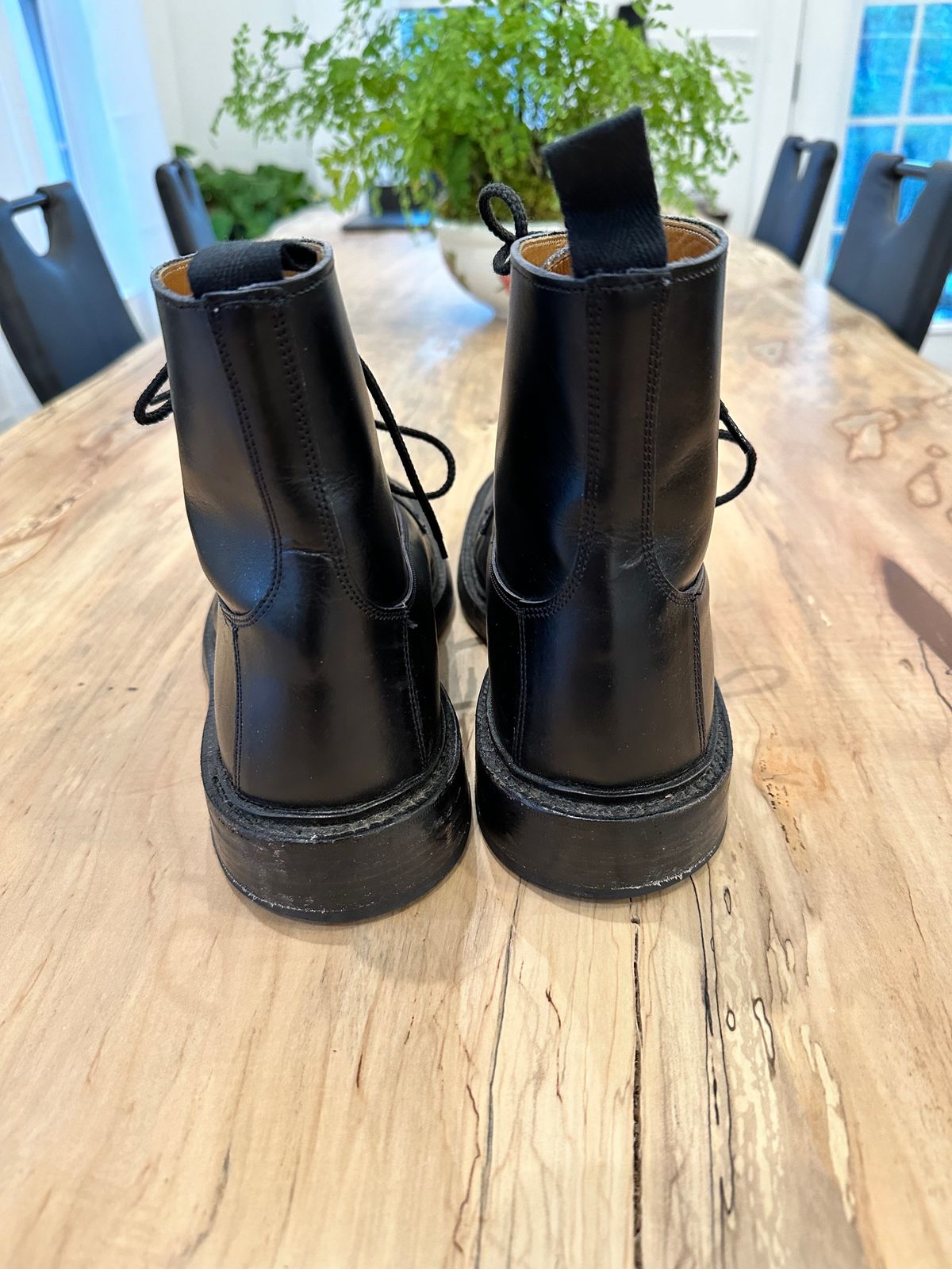 Photo by swampdonkey on November 5, 2023 of the Tricker's Burford Plain Derby Boot in Black Calf.