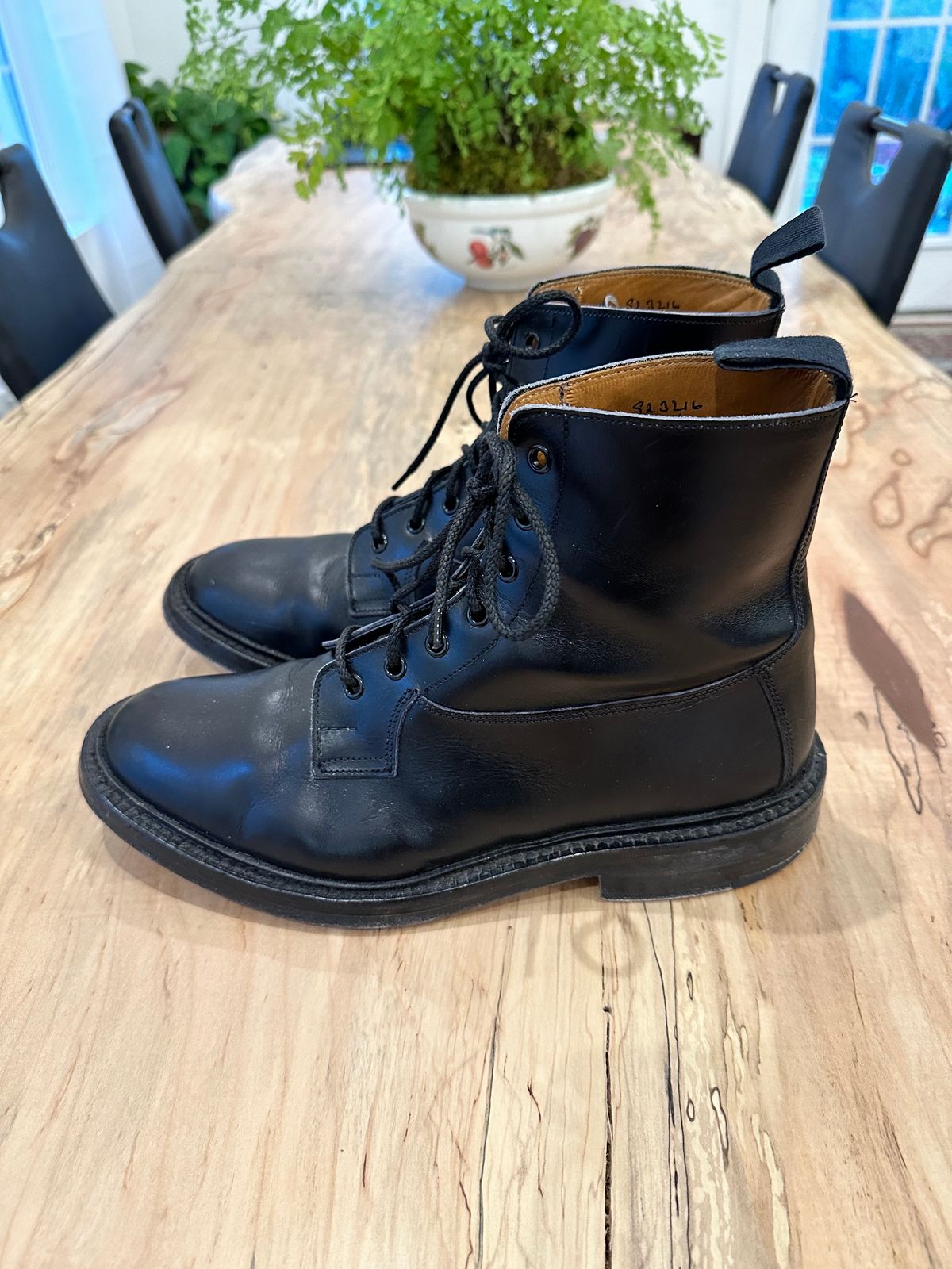 Photo by swampdonkey on November 5, 2023 of the Tricker's Burford Plain Derby Boot in Black Calf.