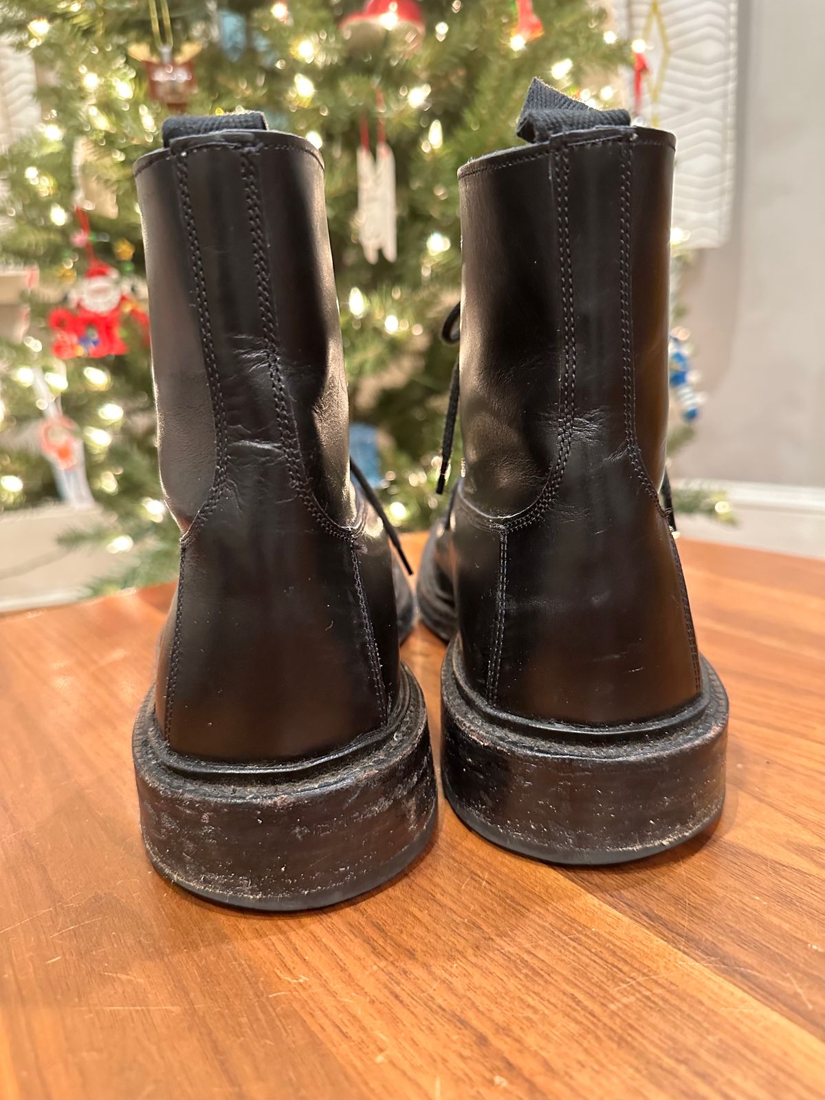 Photo by swampdonkey on December 5, 2023 of the Tricker's Burford Plain Derby Boot in Black Calf.