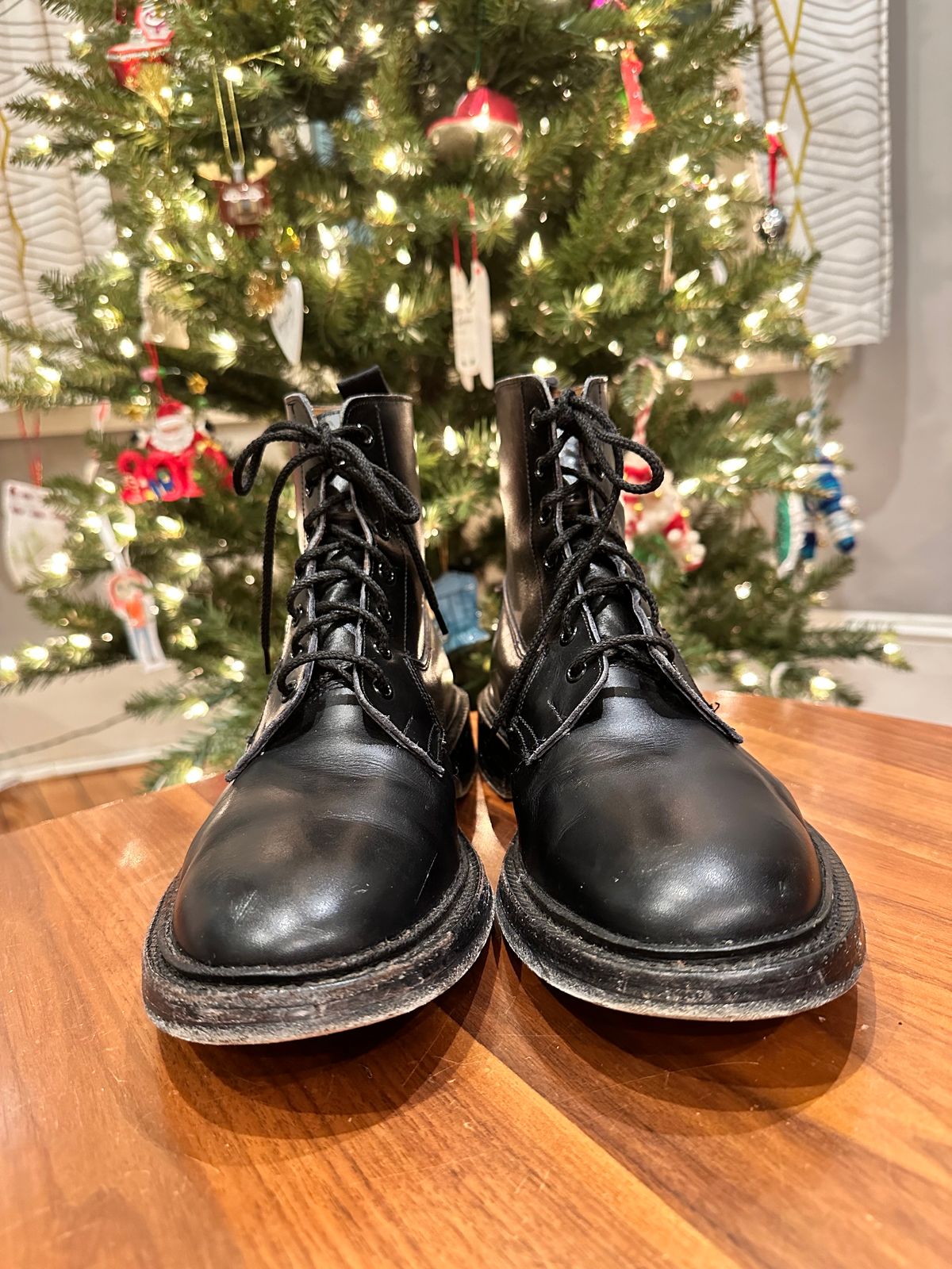 Photo by swampdonkey on December 5, 2023 of the Tricker's Burford Plain Derby Boot in Black Calf.