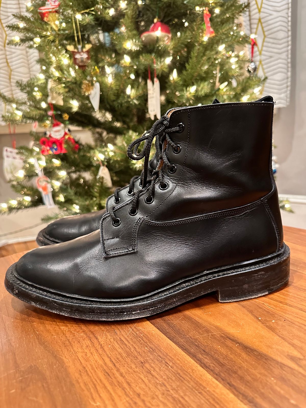Photo by swampdonkey on December 5, 2023 of the Tricker's Burford Plain Derby Boot in Black Calf.