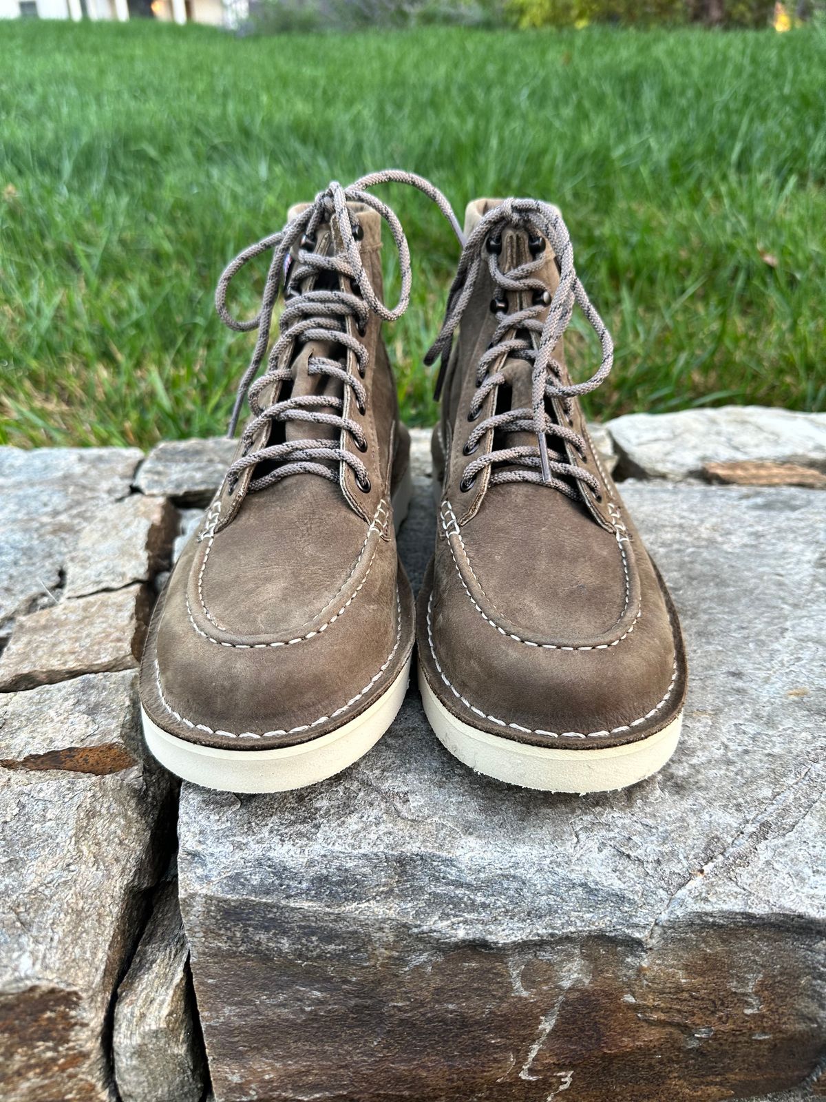 Photo by swampdonkey on October 1, 2023 of the Danner Bull Run Lux in Vintage sterling.