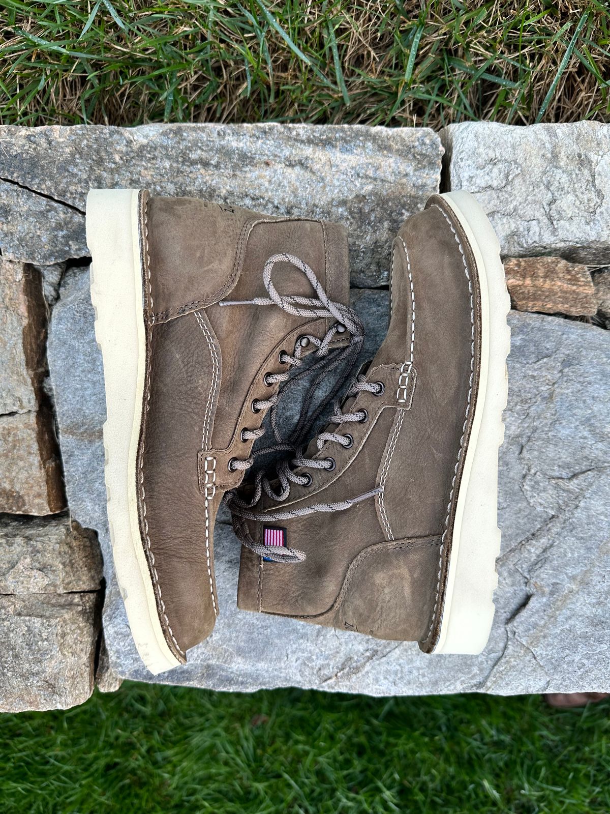 Photo by swampdonkey on October 1, 2023 of the Danner Bull Run Lux in Vintage sterling.
