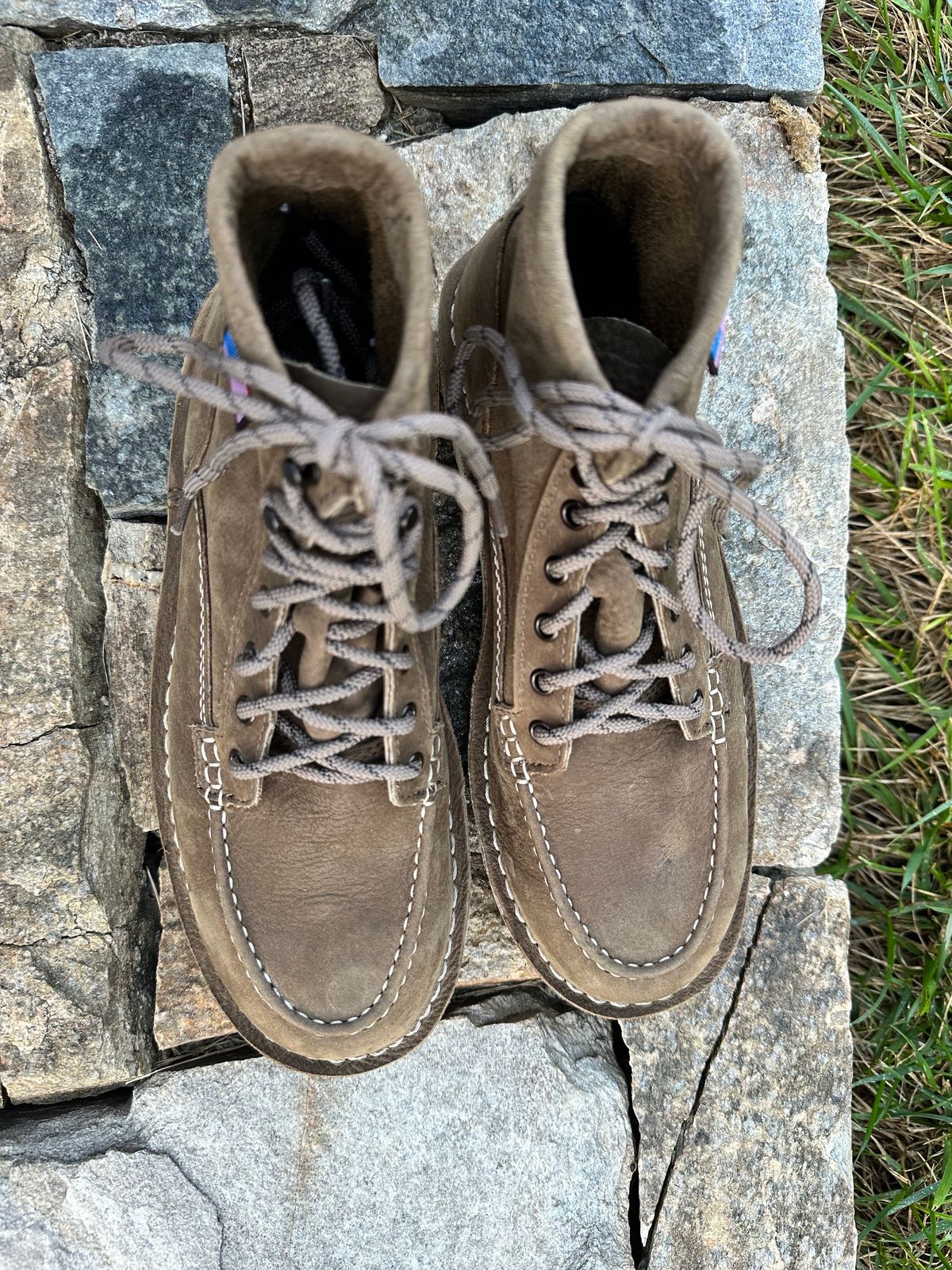 Photo by swampdonkey on October 1, 2023 of the Danner Bull Run Lux in Vintage sterling.