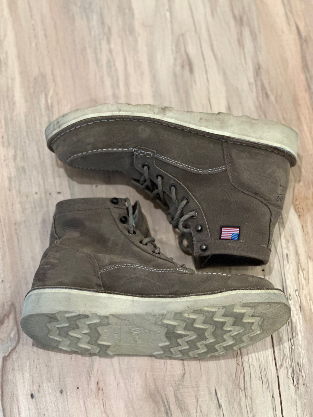 Photo by swampdonkey on November 5, 2023 of the Danner Bull Run Lux in Vintage sterling.