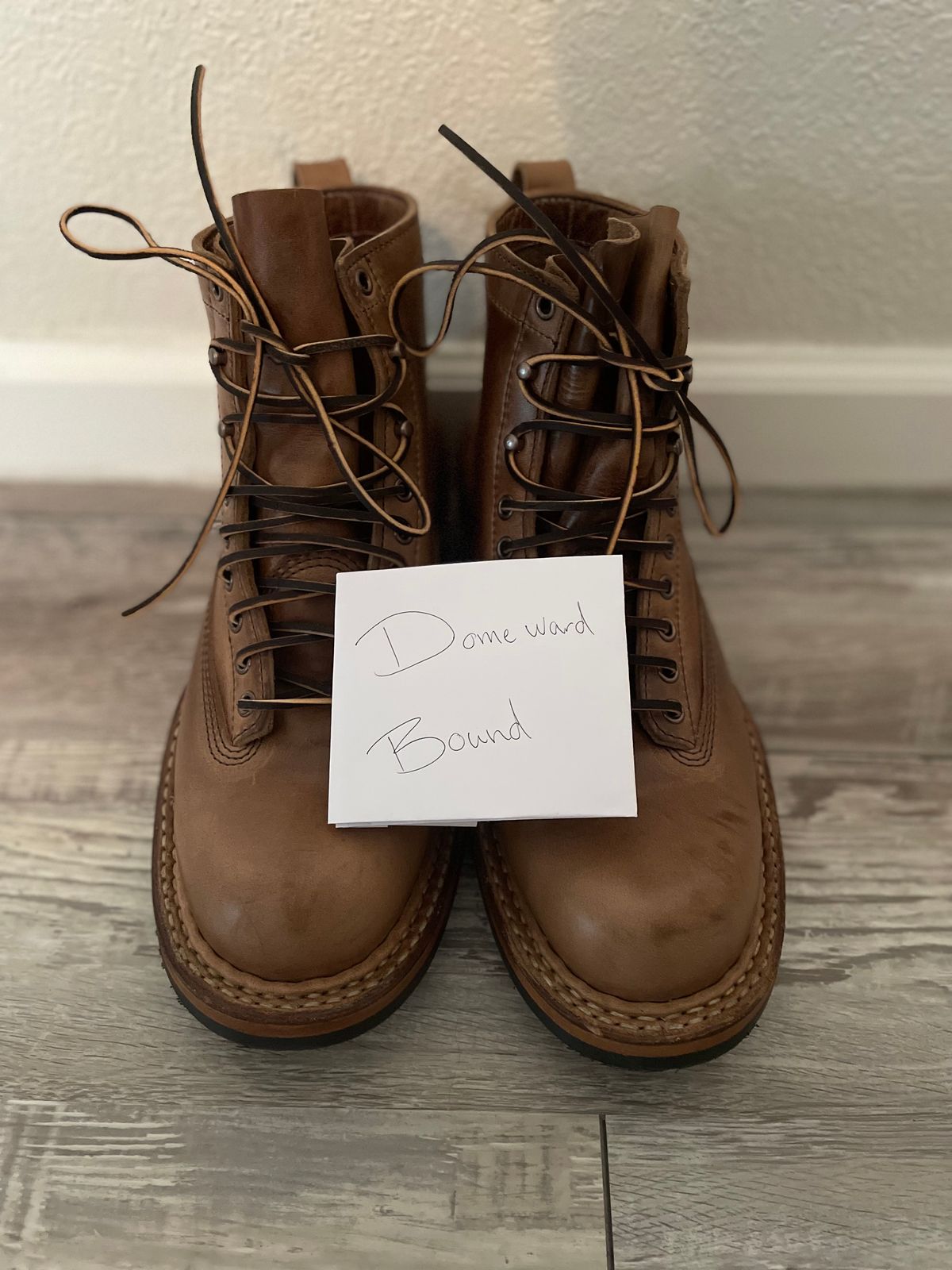 Photo by alecxreno on October 1, 2023 of the White's 350 Cutter in Horween Natural Chromexcel.