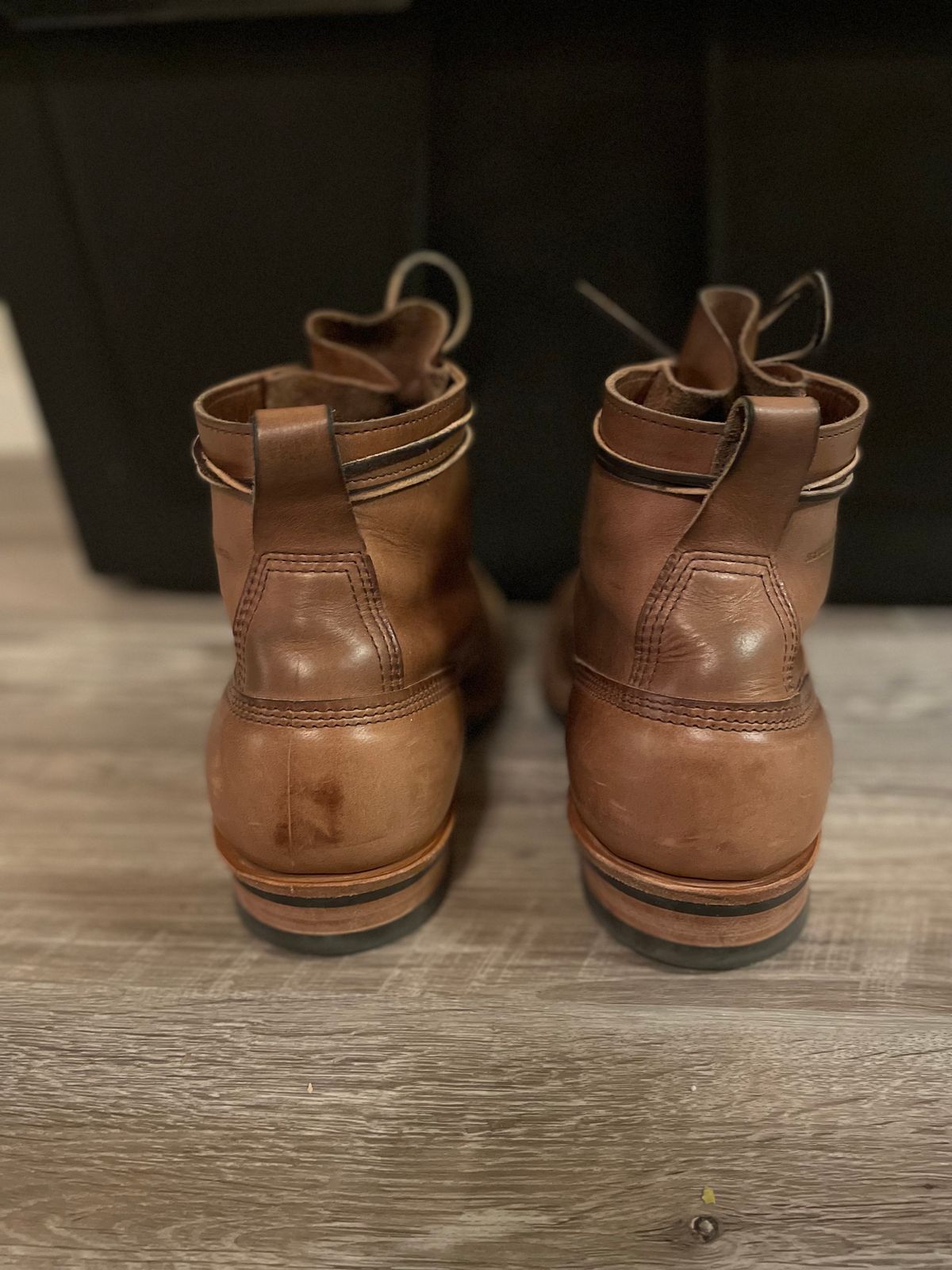 Photo by alecxreno on November 6, 2023 of the White's 350 Cutter in Horween Natural Chromexcel.
