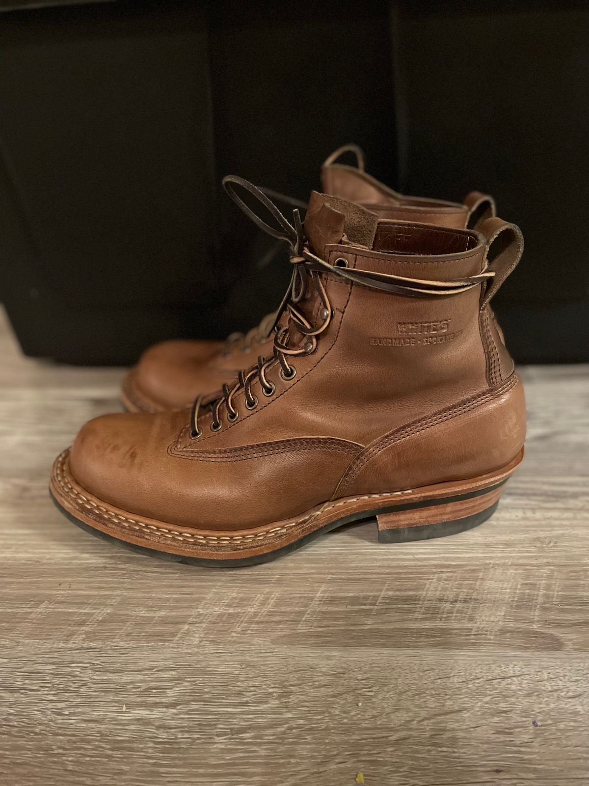 Photo by alecxreno on November 6, 2023 of the White's 350 Cutter in Horween Natural Chromexcel.
