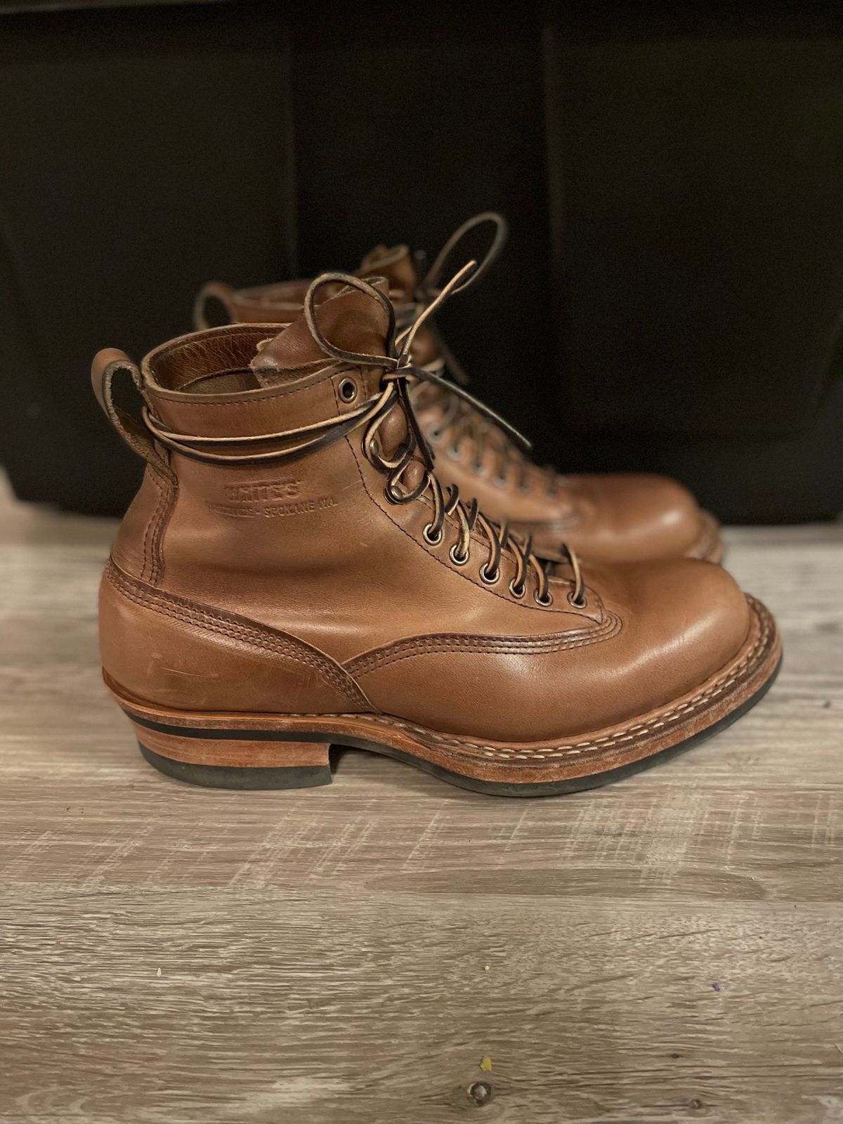 Photo by alecxreno on November 6, 2023 of the White's 350 Cutter in Horween Natural Chromexcel.