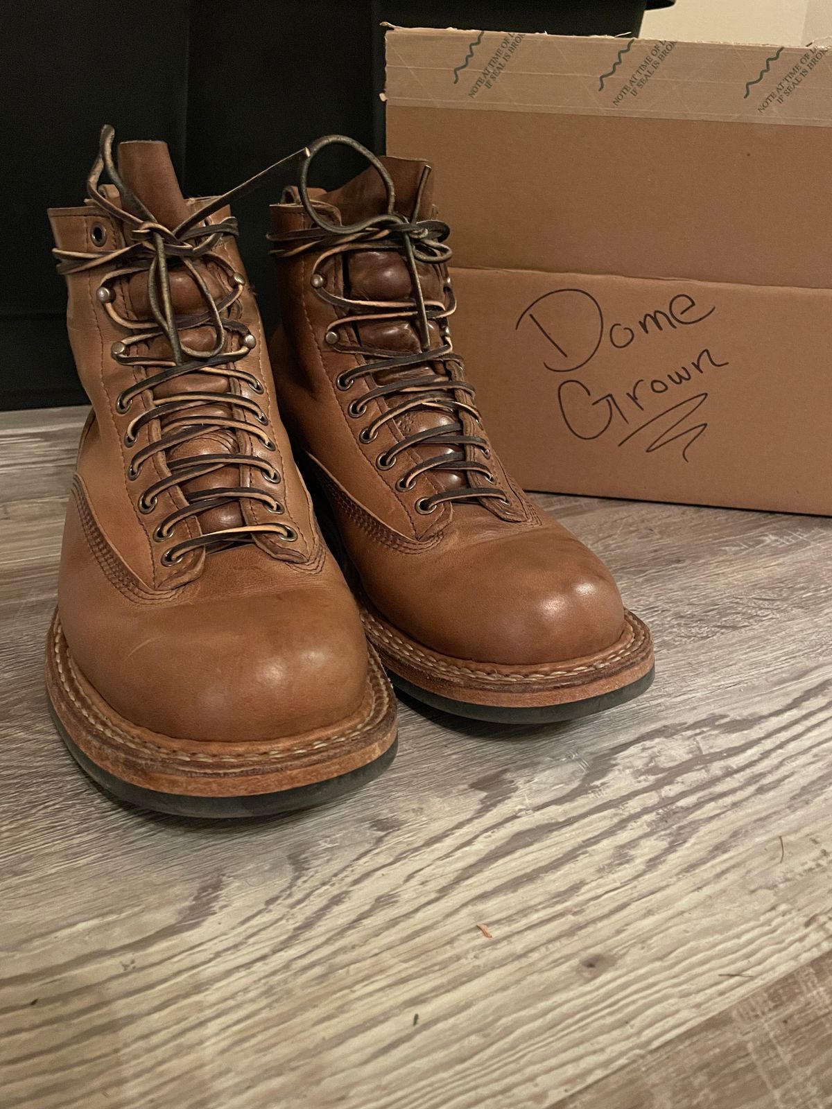 Photo by alecxreno on November 6, 2023 of the White's 350 Cutter in Horween Natural Chromexcel.