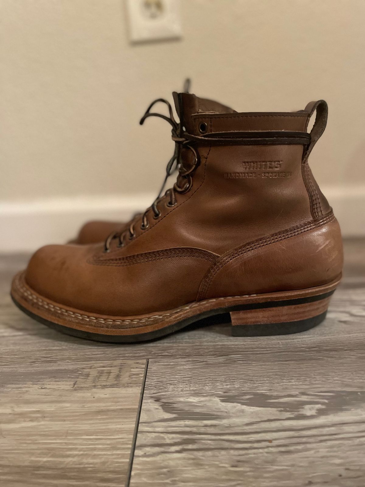 Photo by alecxreno on December 6, 2023 of the White's 350 Cutter in Horween Natural Chromexcel.