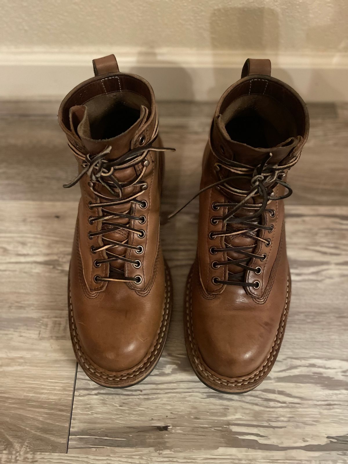 Photo by alecxreno on December 6, 2023 of the White's 350 Cutter in Horween Natural Chromexcel.
